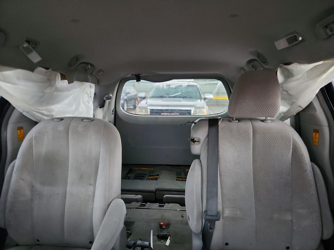 2014 Toyota Sienna Le Silver vin: 5TDKK3DC3ES487191