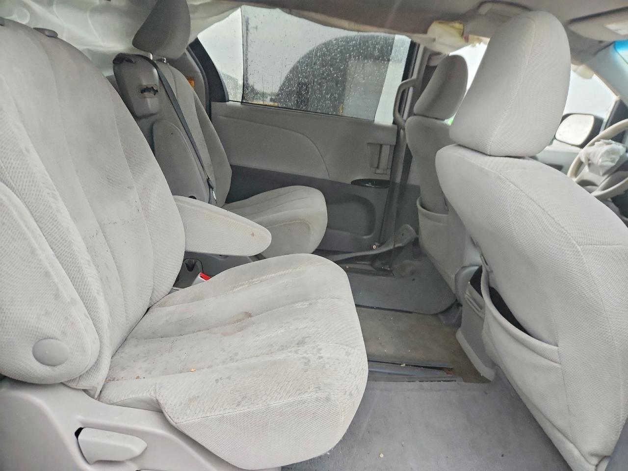 2014 Toyota Sienna Le Silver vin: 5TDKK3DC3ES487191