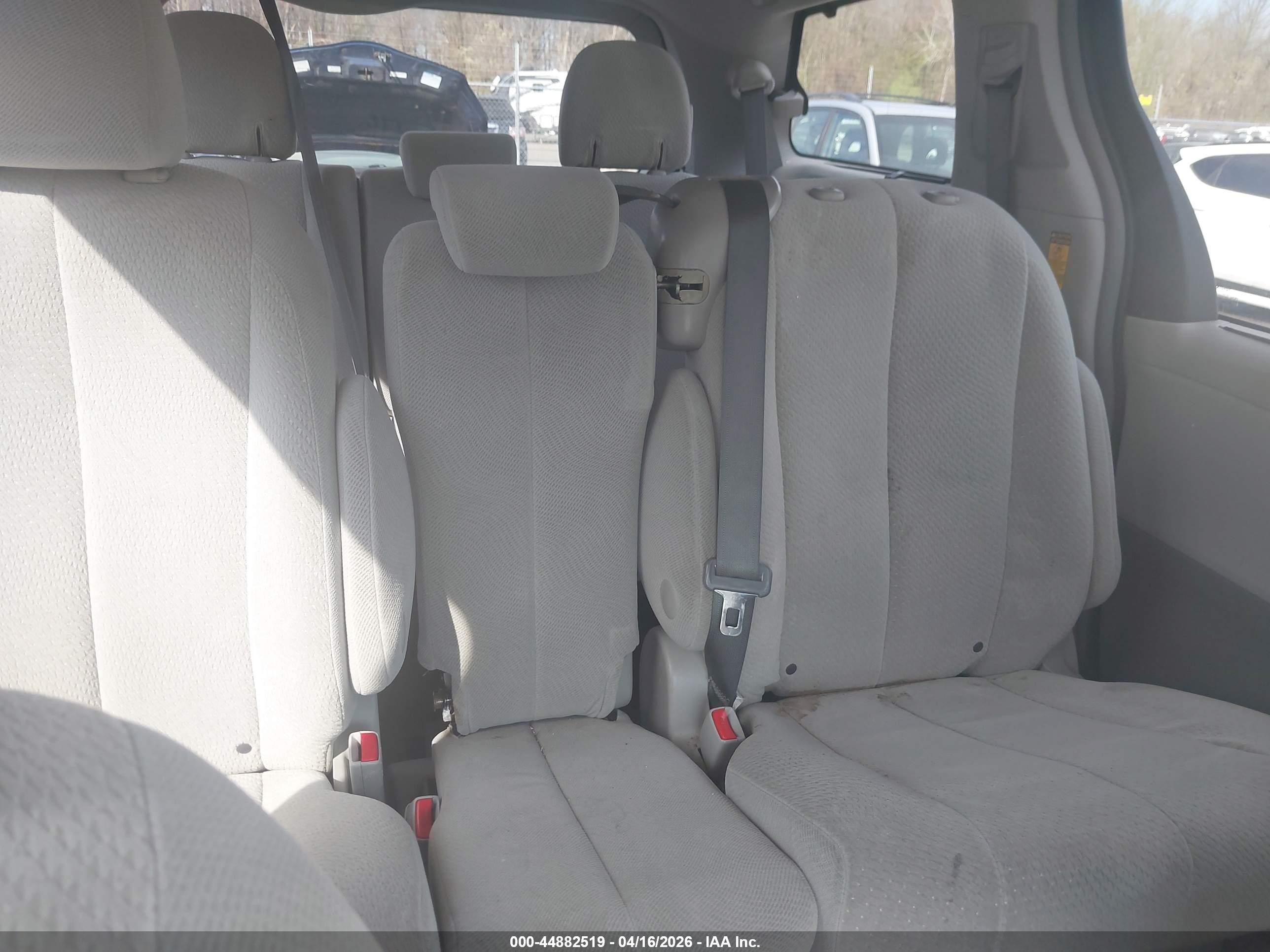 2014 Toyota Sienna Le V6 8 Passenger Blue vin: 5TDKK3DC3ES487319