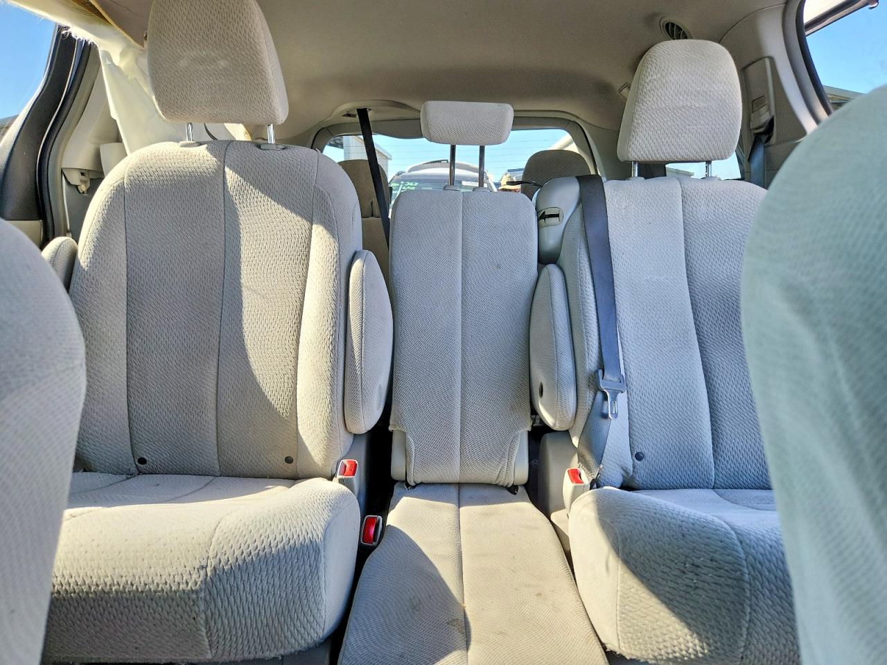 2014 Toyota Sienna Le Silver vin: 5TDKK3DC3ES495971