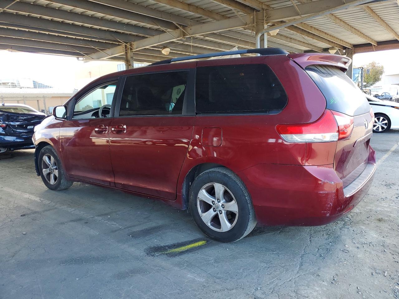2014 Toyota Sienna Le Red vin: 5TDKK3DC3ES526684