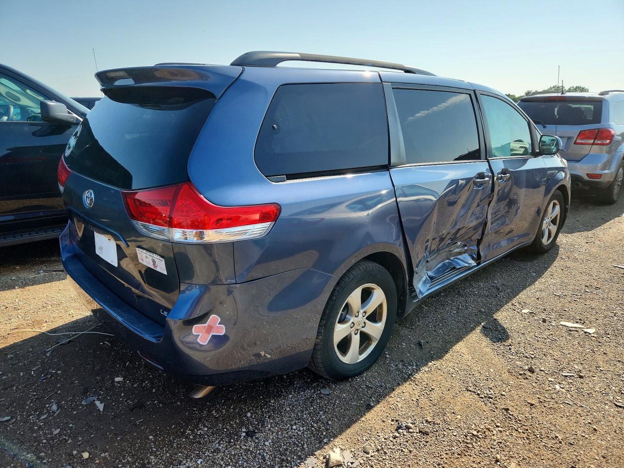 2014 Toyota Sienna Le Blue vin: 5TDKK3DC3ES526815