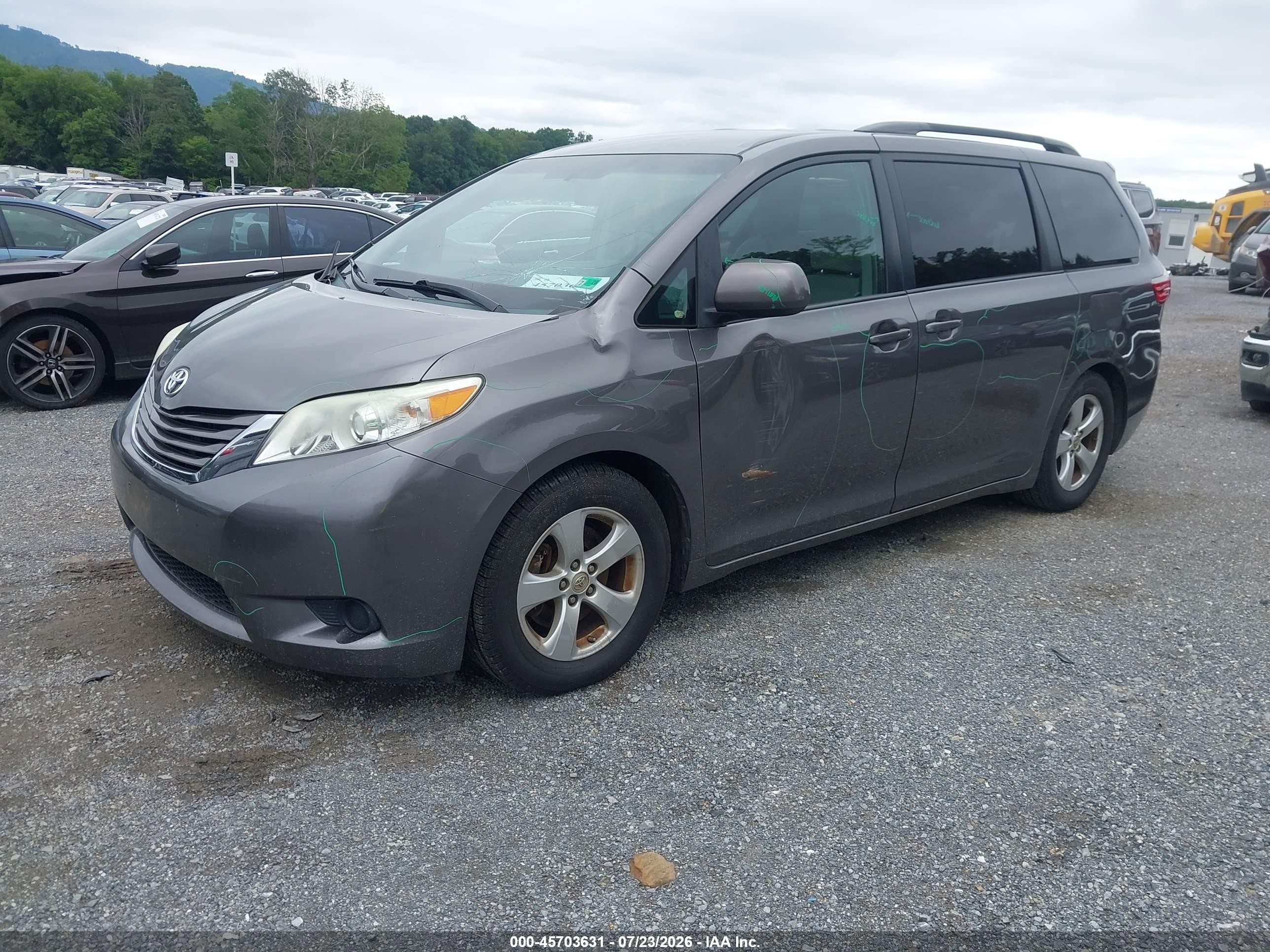 2015 Toyota Sienna Le 8 Passenger Gray vin: 5TDKK3DC3FS527867