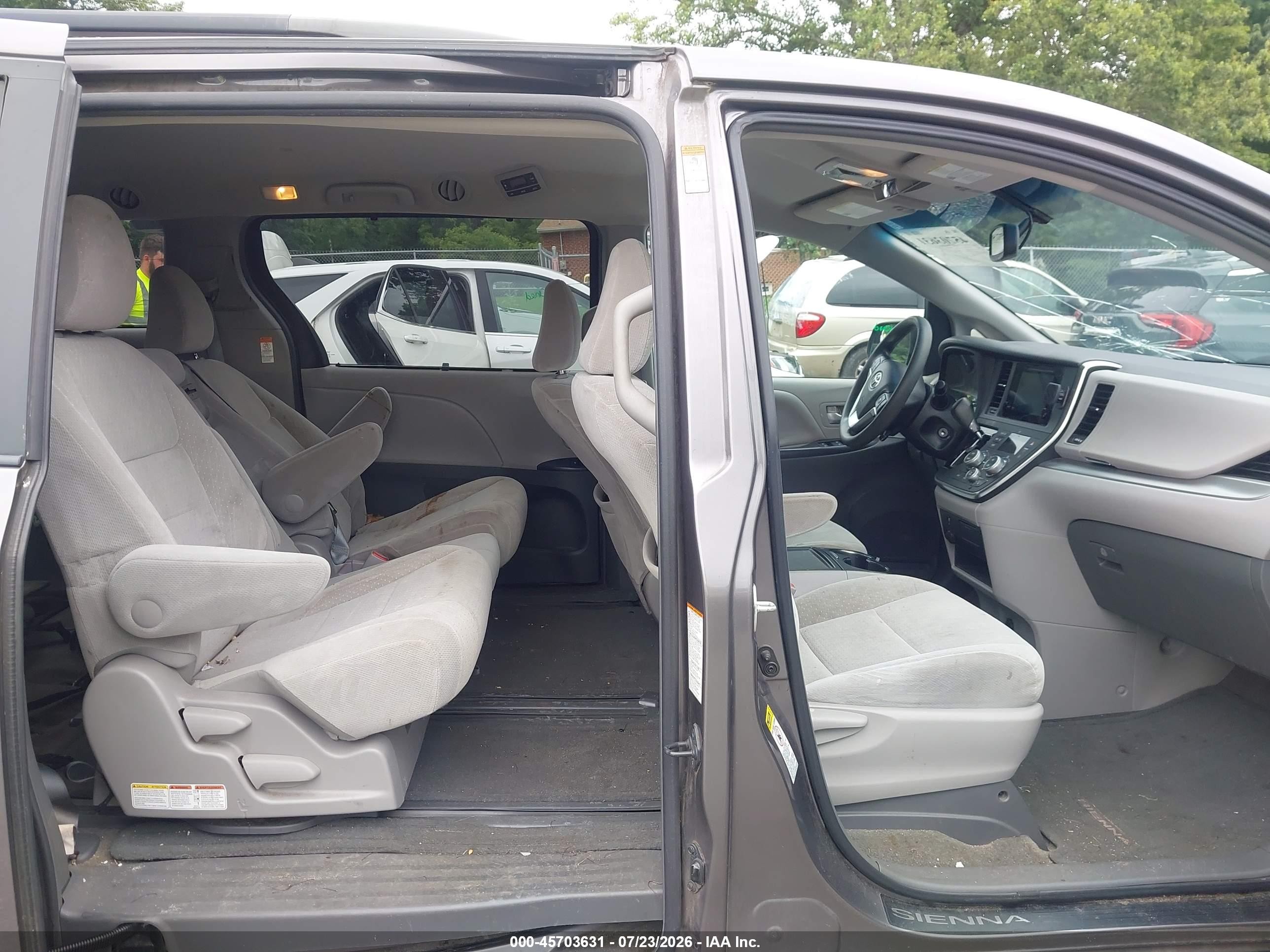 2015 Toyota Sienna Le 8 Passenger Gray vin: 5TDKK3DC3FS527867