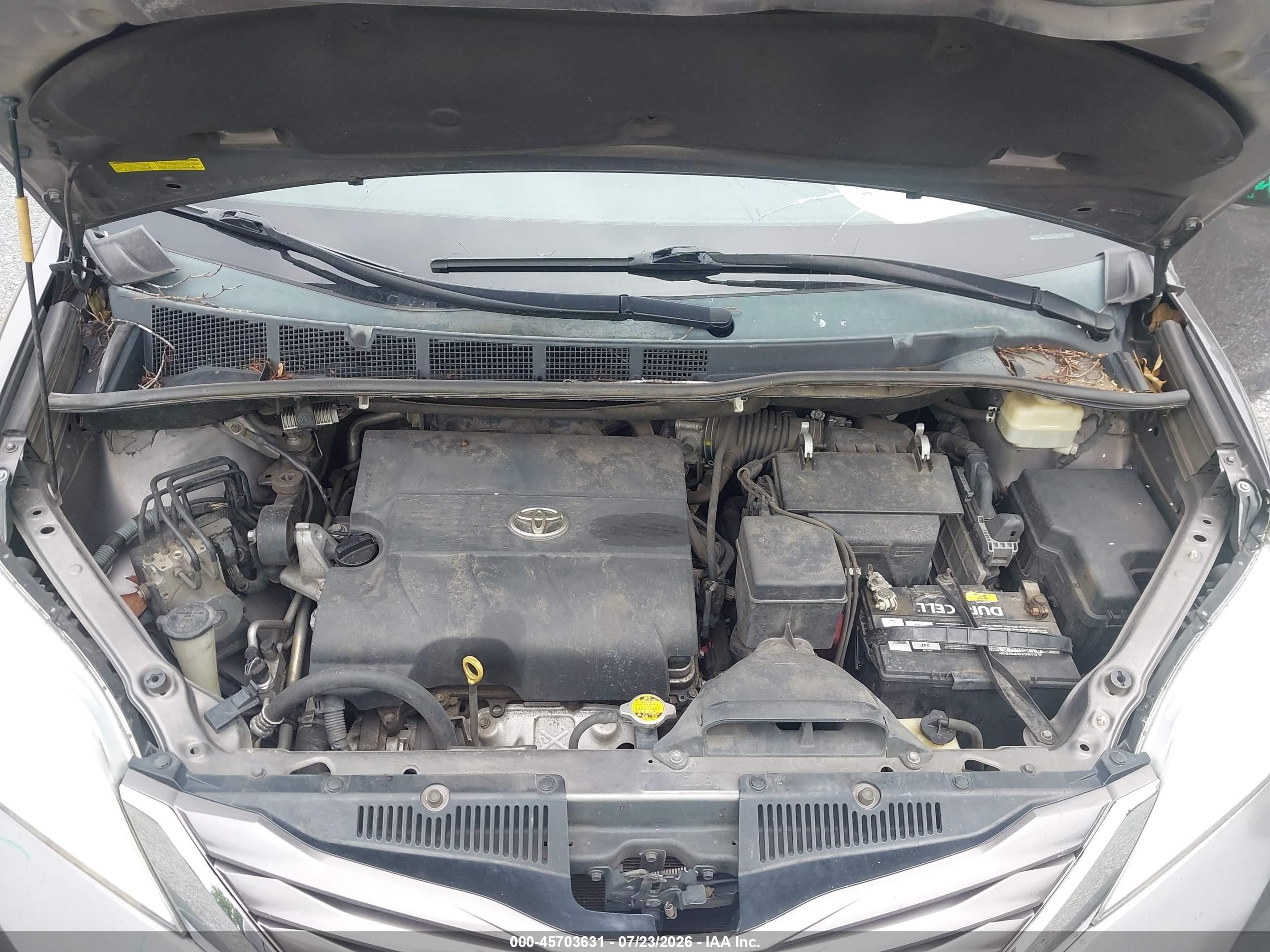 2015 Toyota Sienna Le 8 Passenger Gray vin: 5TDKK3DC3FS527867