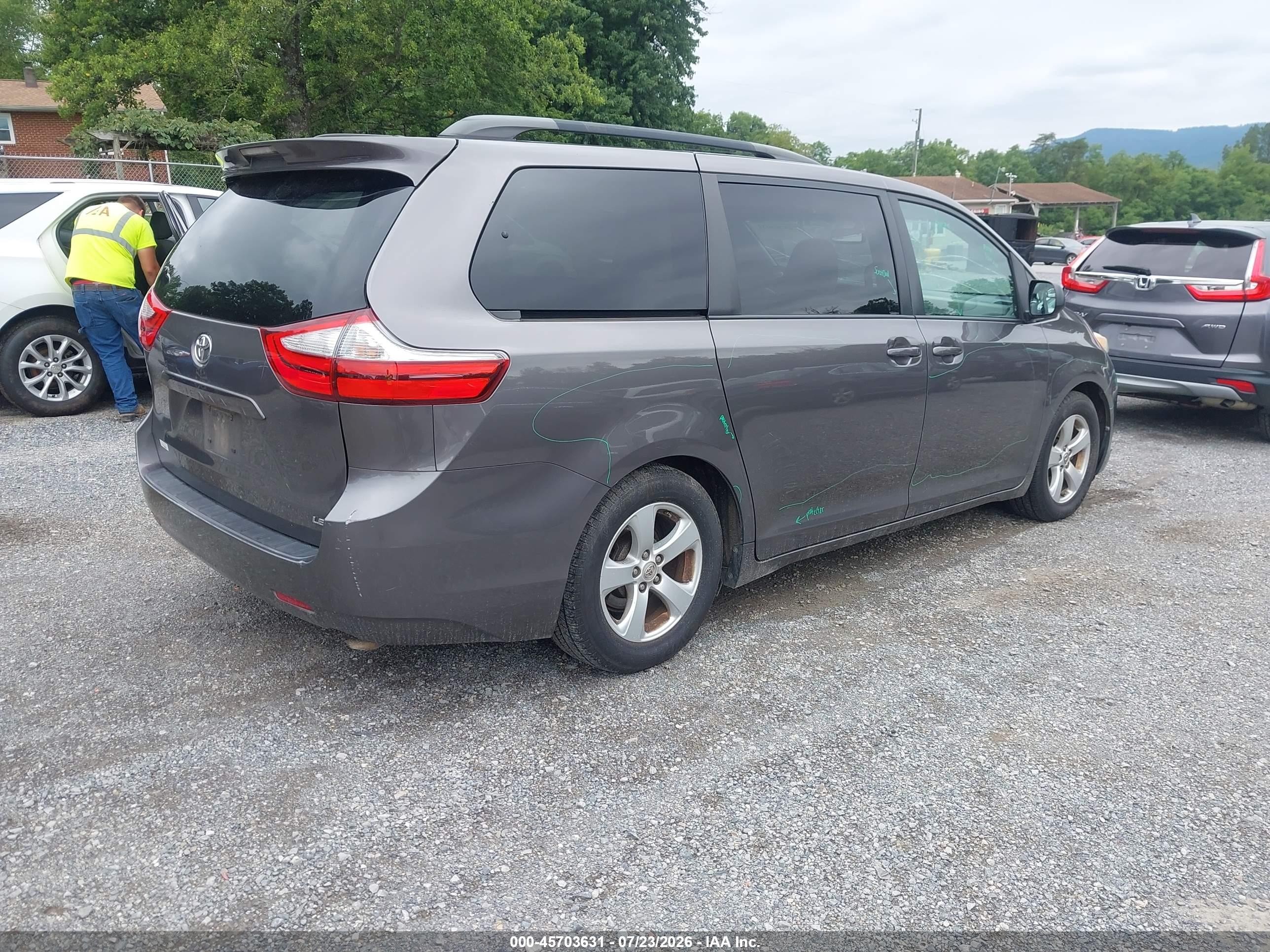 2015 Toyota Sienna Le 8 Passenger Gray vin: 5TDKK3DC3FS527867