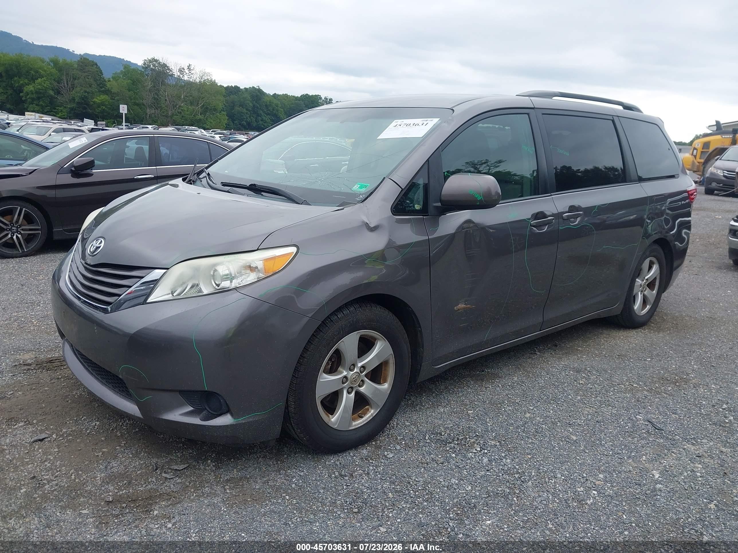 2015 Toyota Sienna Le 8 Passenger Gray vin: 5TDKK3DC3FS527867