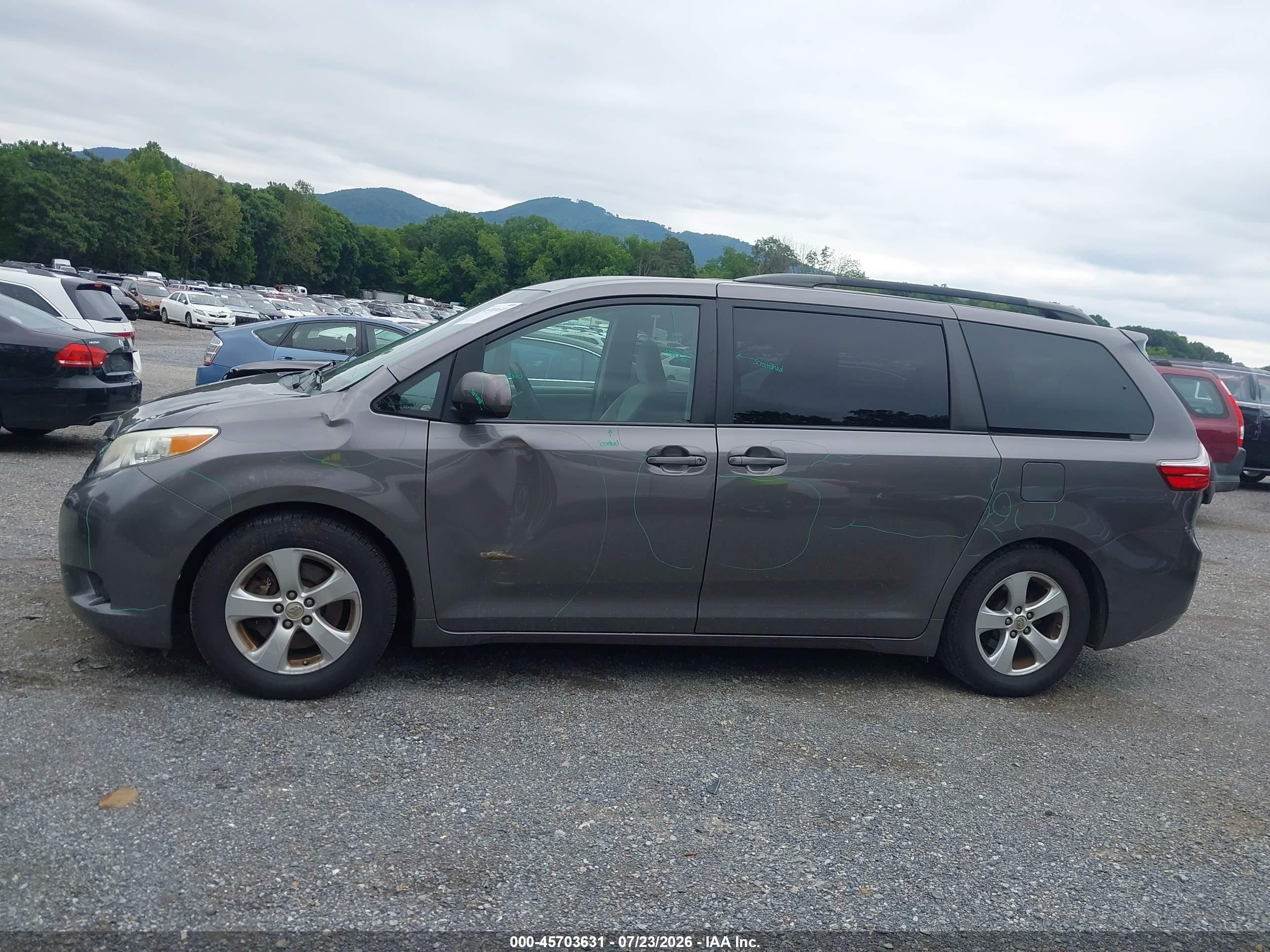 2015 Toyota Sienna Le 8 Passenger Gray vin: 5TDKK3DC3FS527867