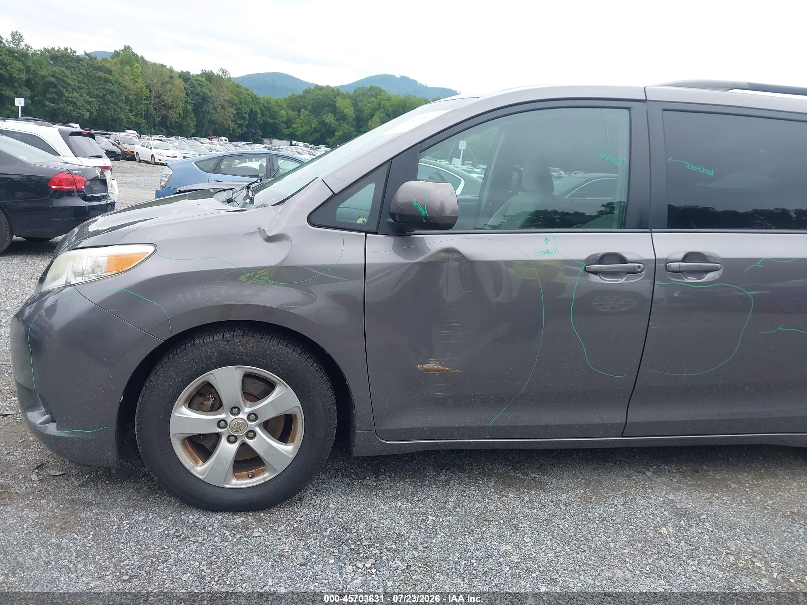 2015 Toyota Sienna Le 8 Passenger Gray vin: 5TDKK3DC3FS527867