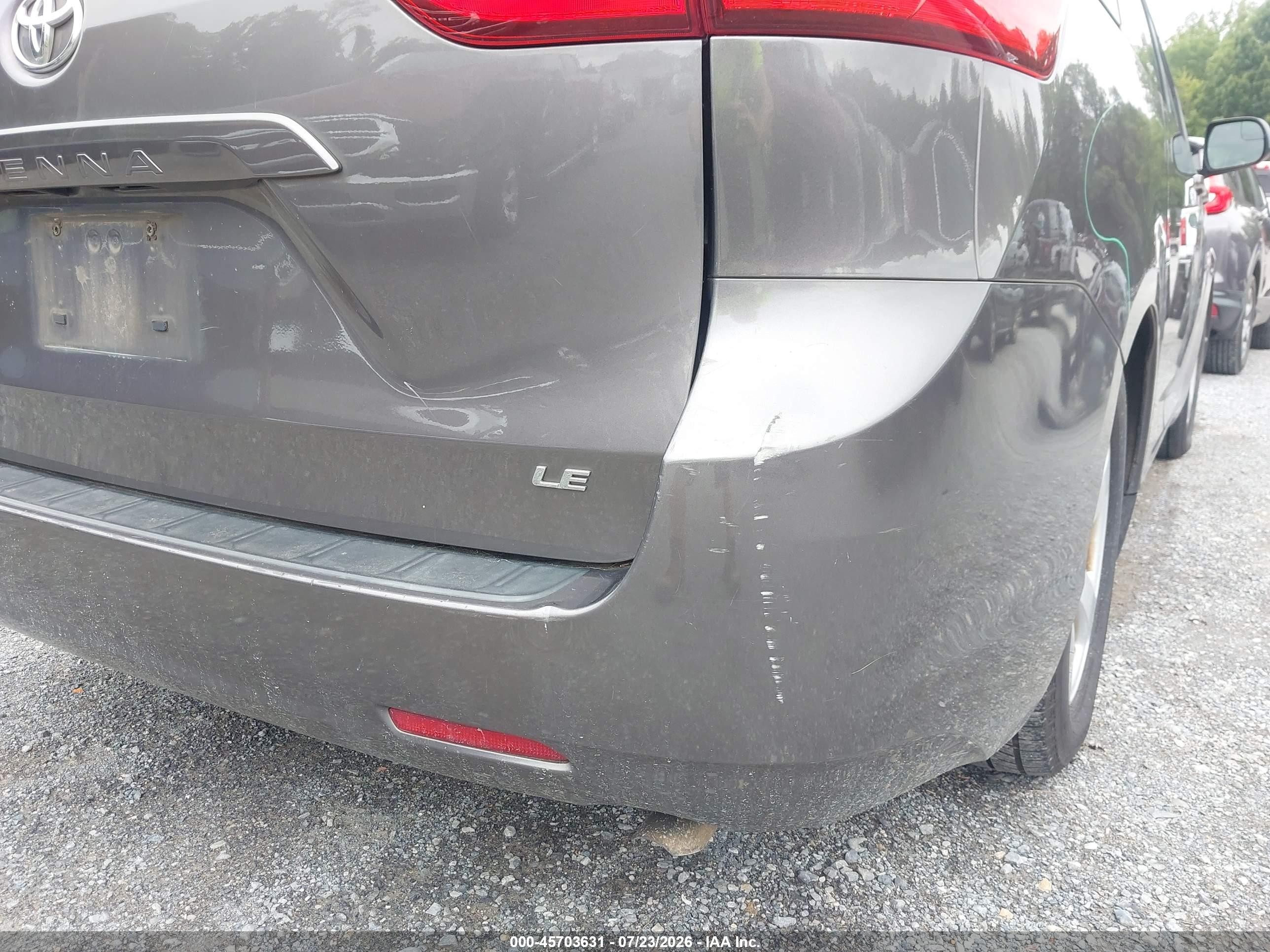 2015 Toyota Sienna Le 8 Passenger Gray vin: 5TDKK3DC3FS527867