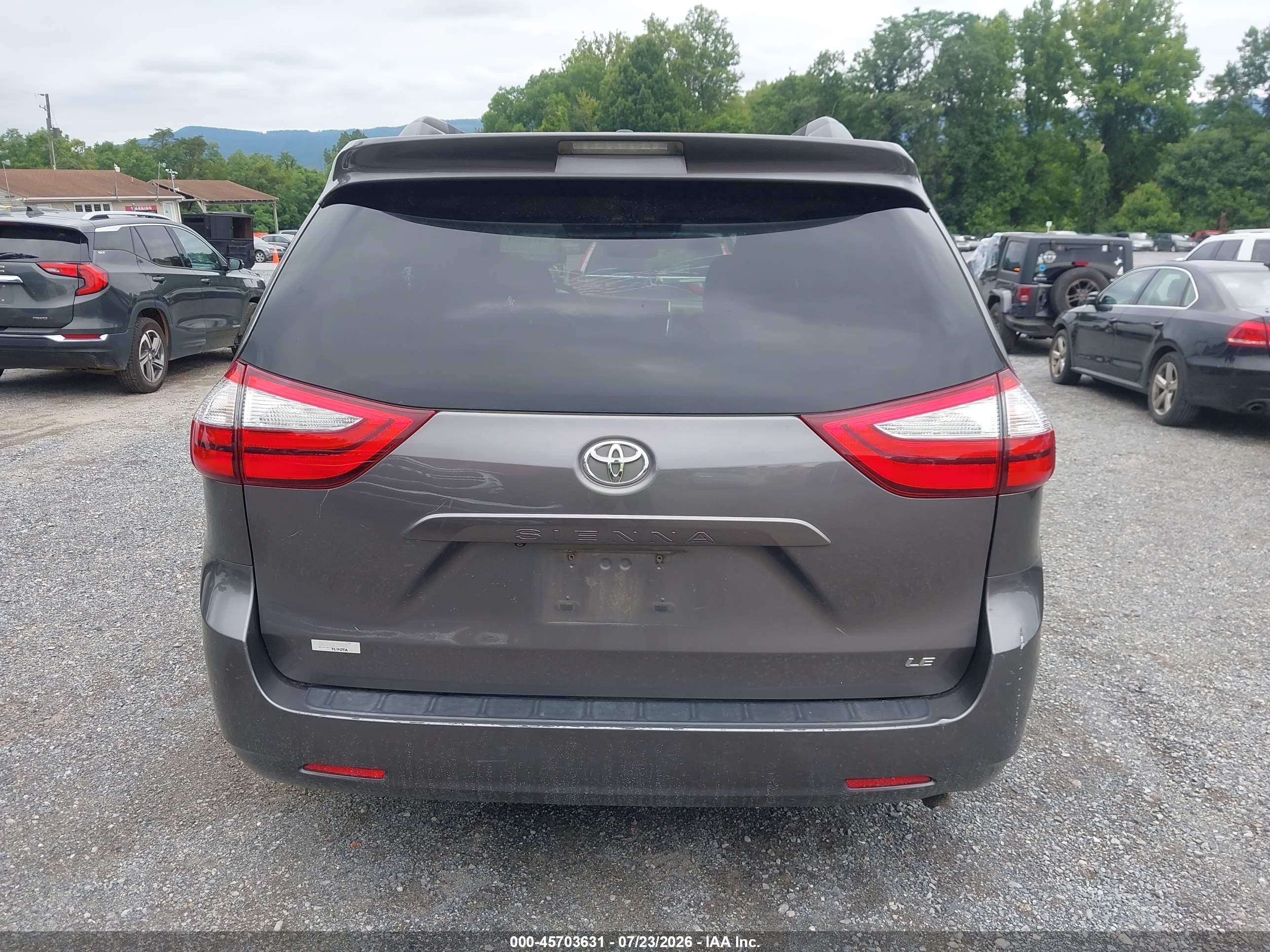 2015 Toyota Sienna Le 8 Passenger Gray vin: 5TDKK3DC3FS527867