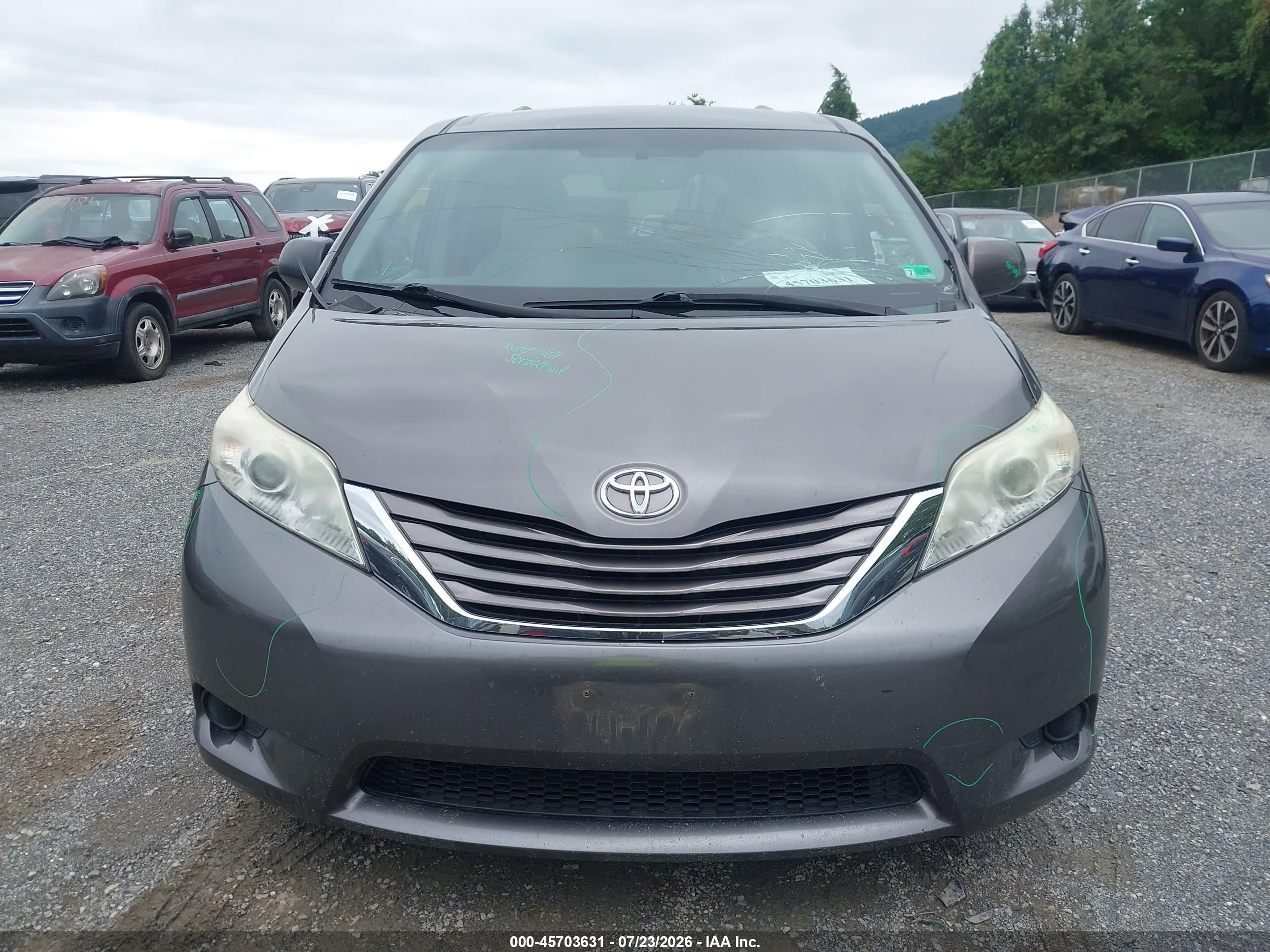 2015 Toyota Sienna Le 8 Passenger Gray vin: 5TDKK3DC3FS527867
