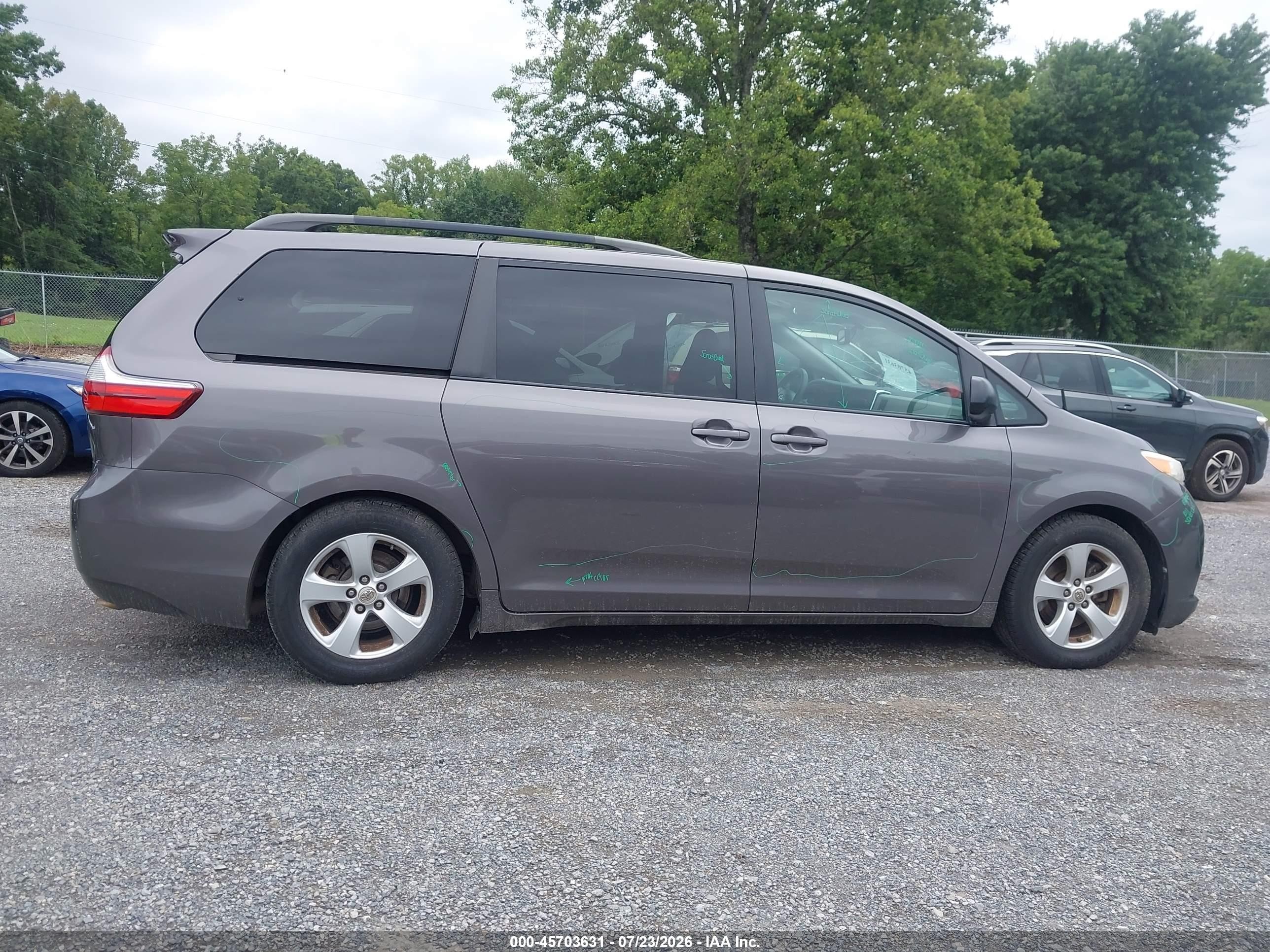 2015 Toyota Sienna Le 8 Passenger Gray vin: 5TDKK3DC3FS527867