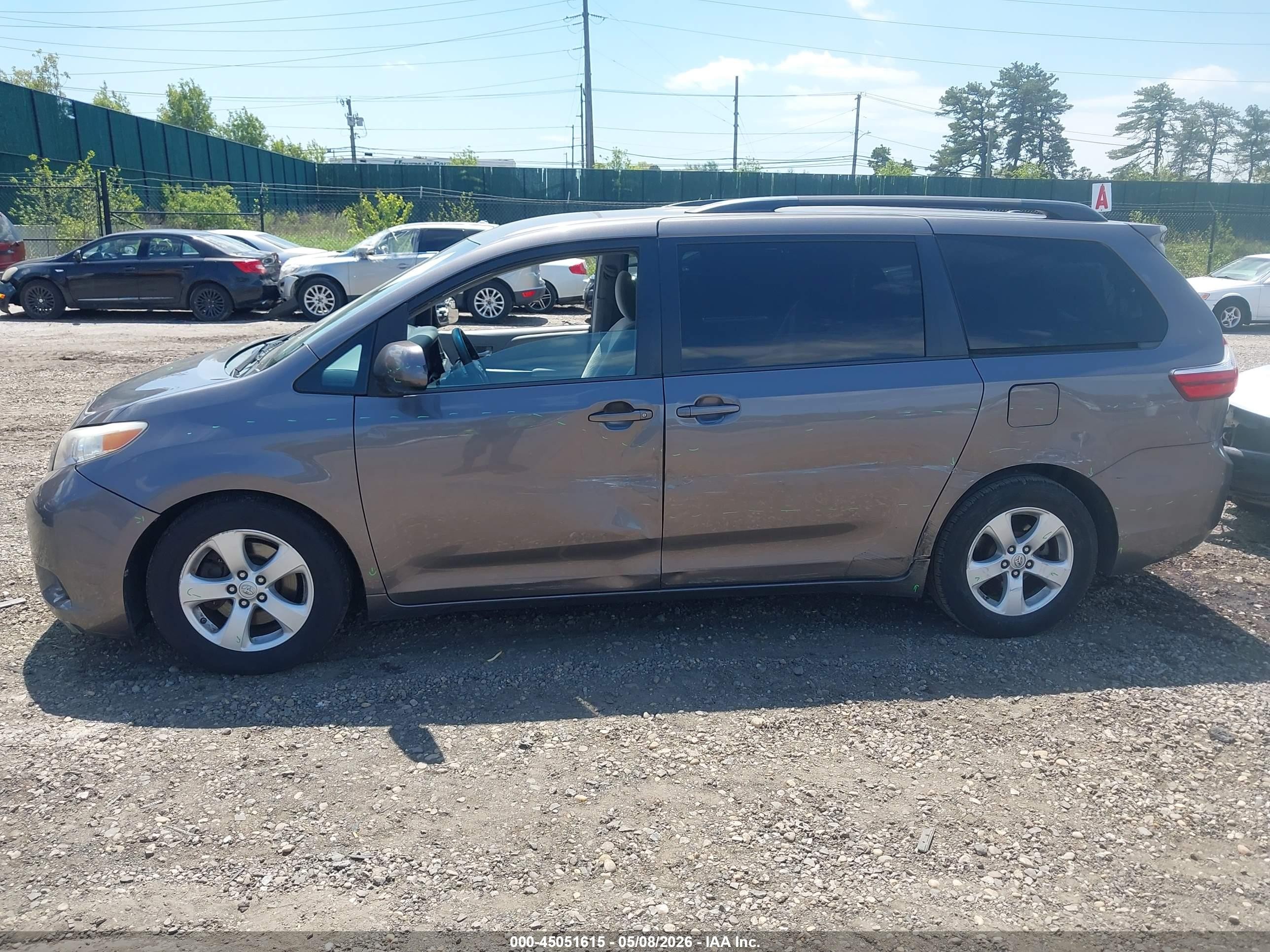 2015 Toyota Sienna Le 8 Passenger Gray vin: 5TDKK3DC3FS543132