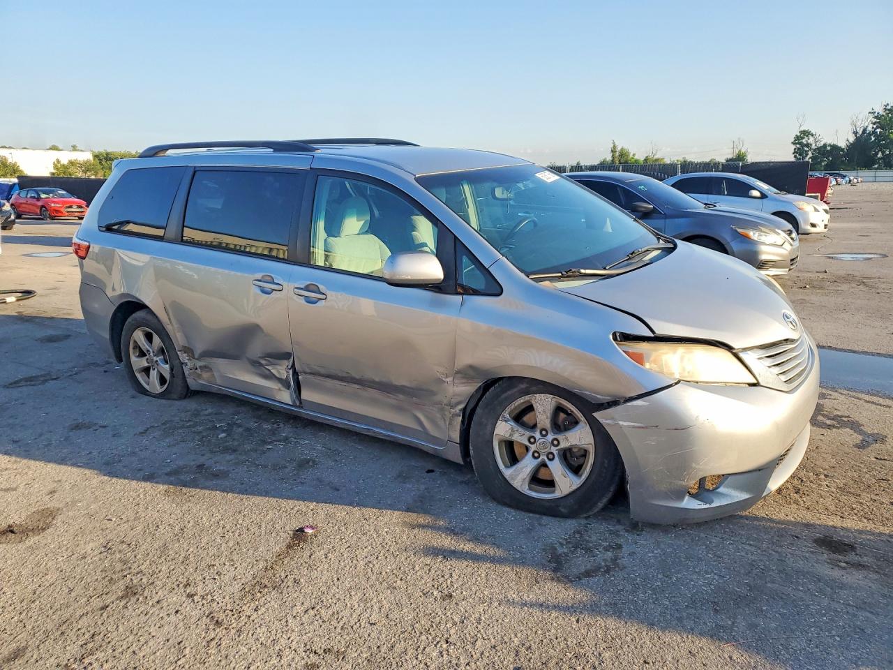 2015 Toyota Sienna Le Silver vin: 5TDKK3DC3FS570847