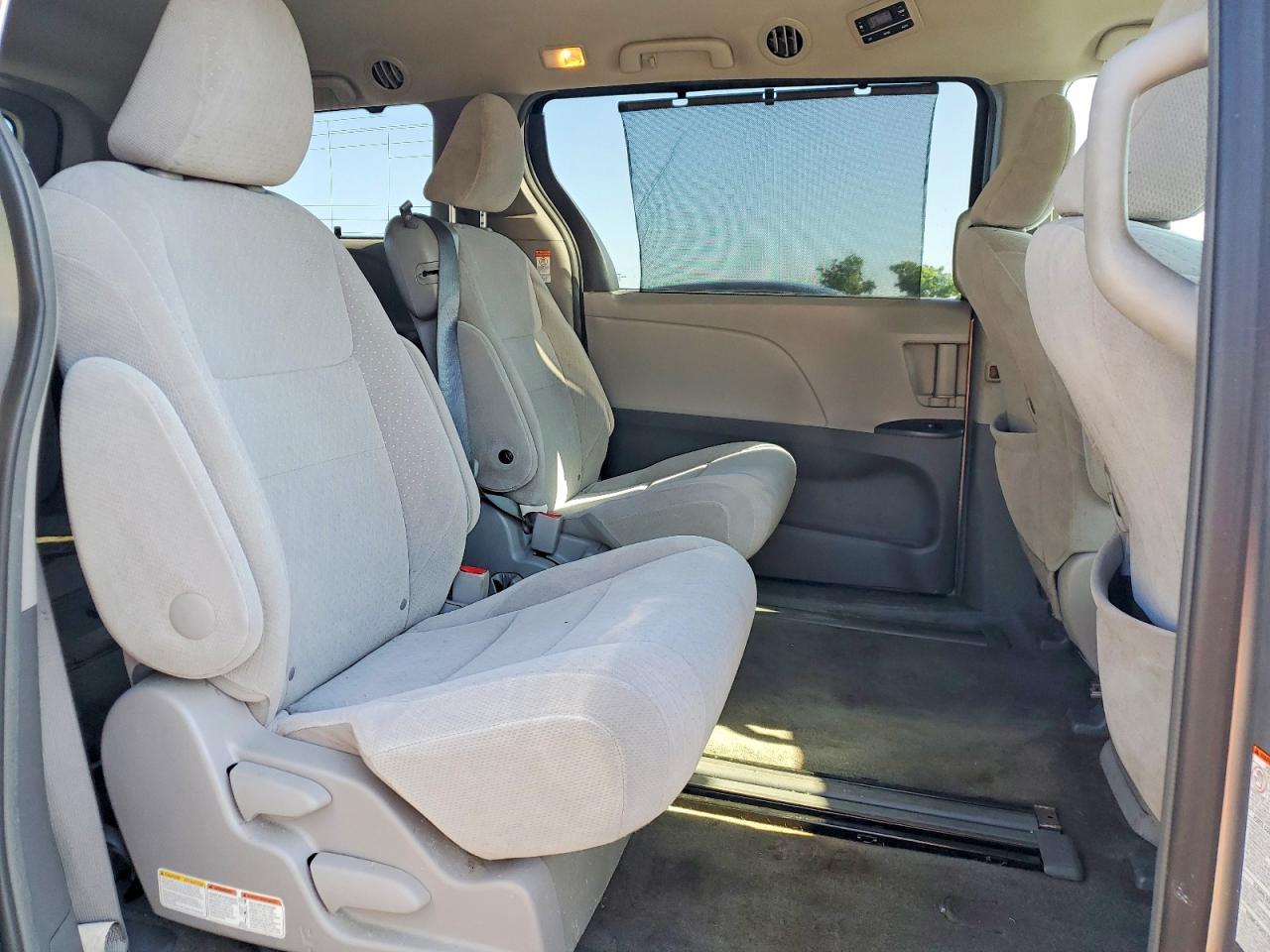 2015 Toyota Sienna Le Silver vin: 5TDKK3DC3FS570847