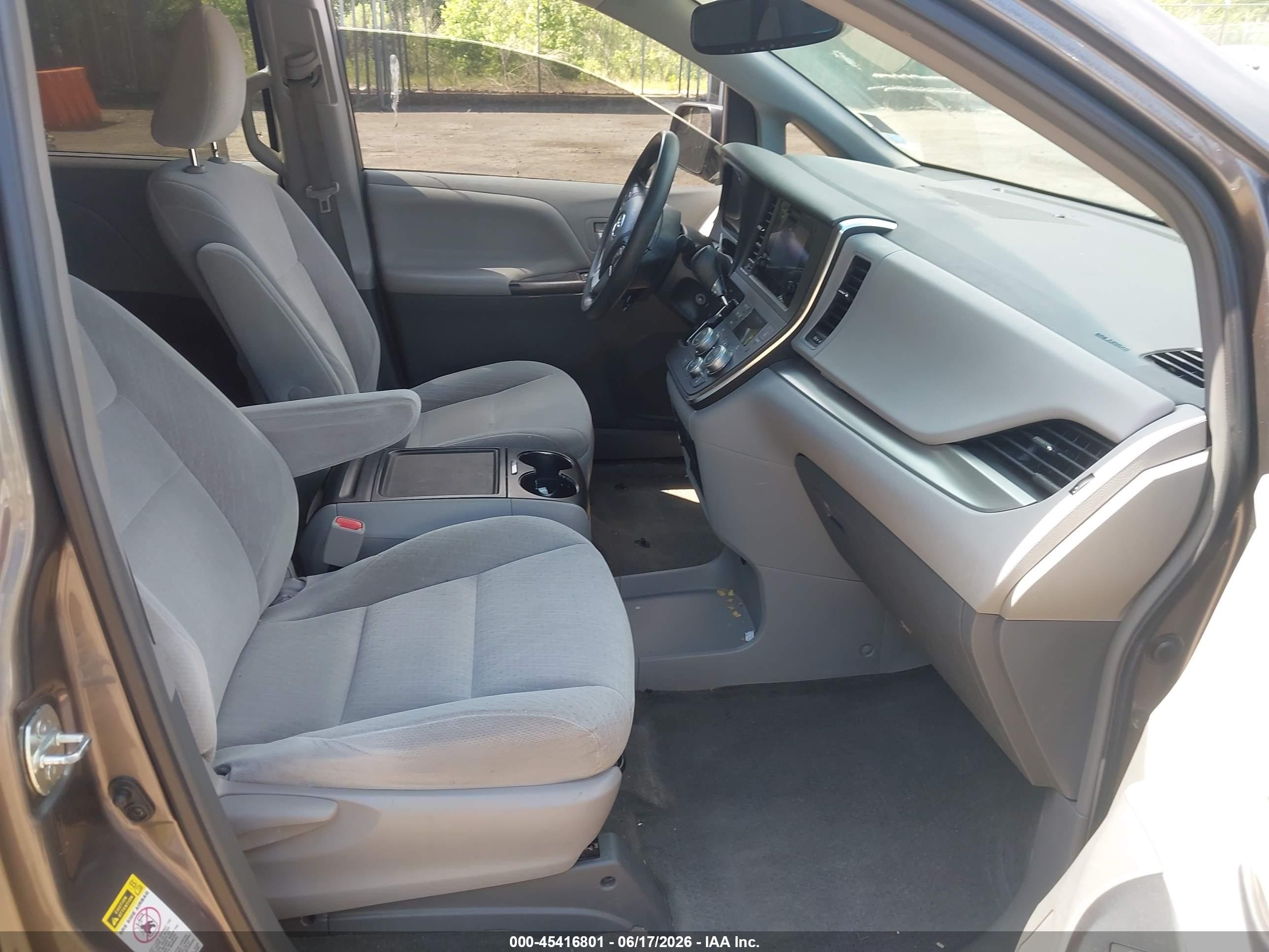 2015 Toyota Sienna Le 8 Passenger Gray vin: 5TDKK3DC3FS576521