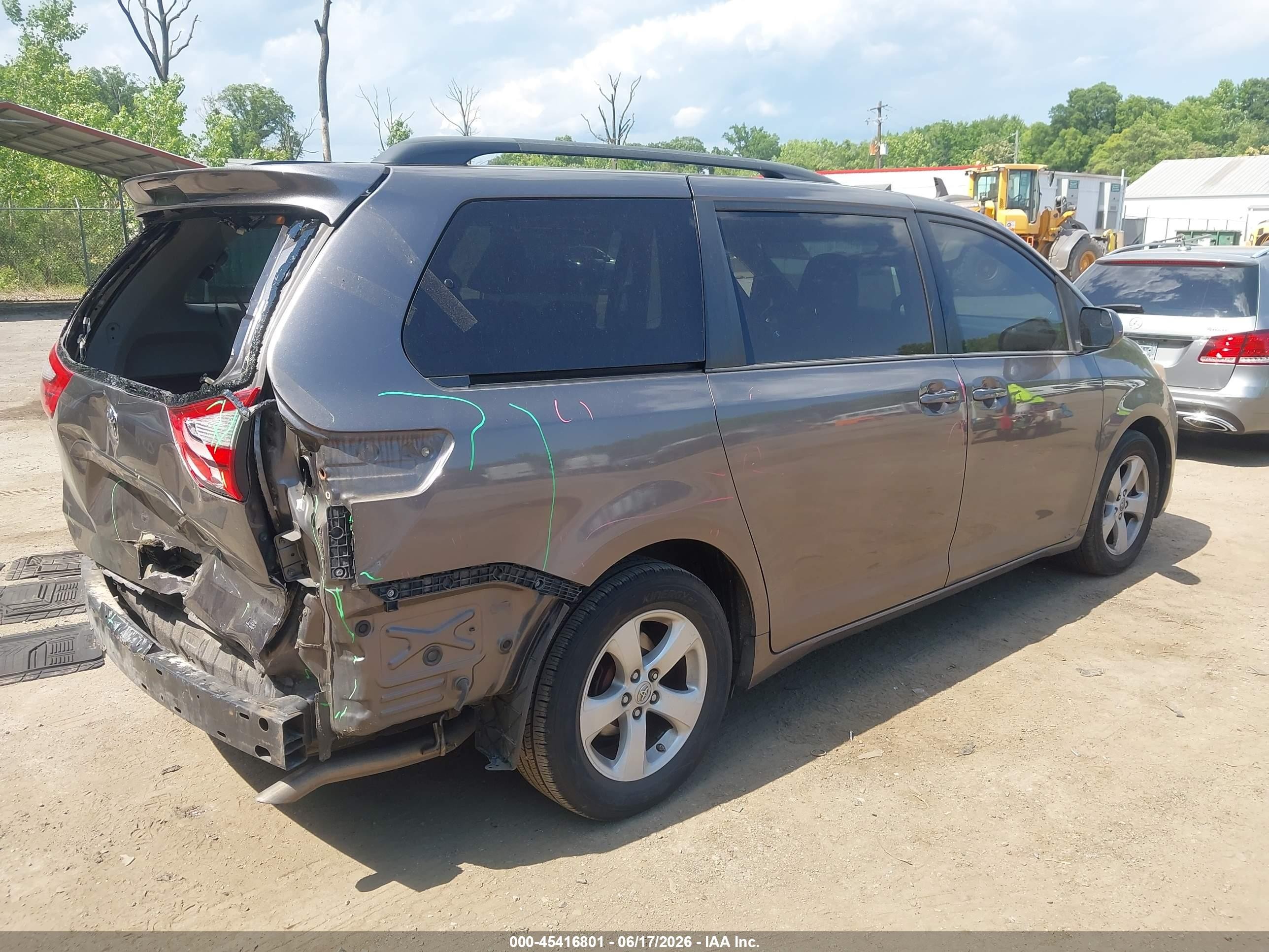 2015 Toyota Sienna Le 8 Passenger Gray vin: 5TDKK3DC3FS576521