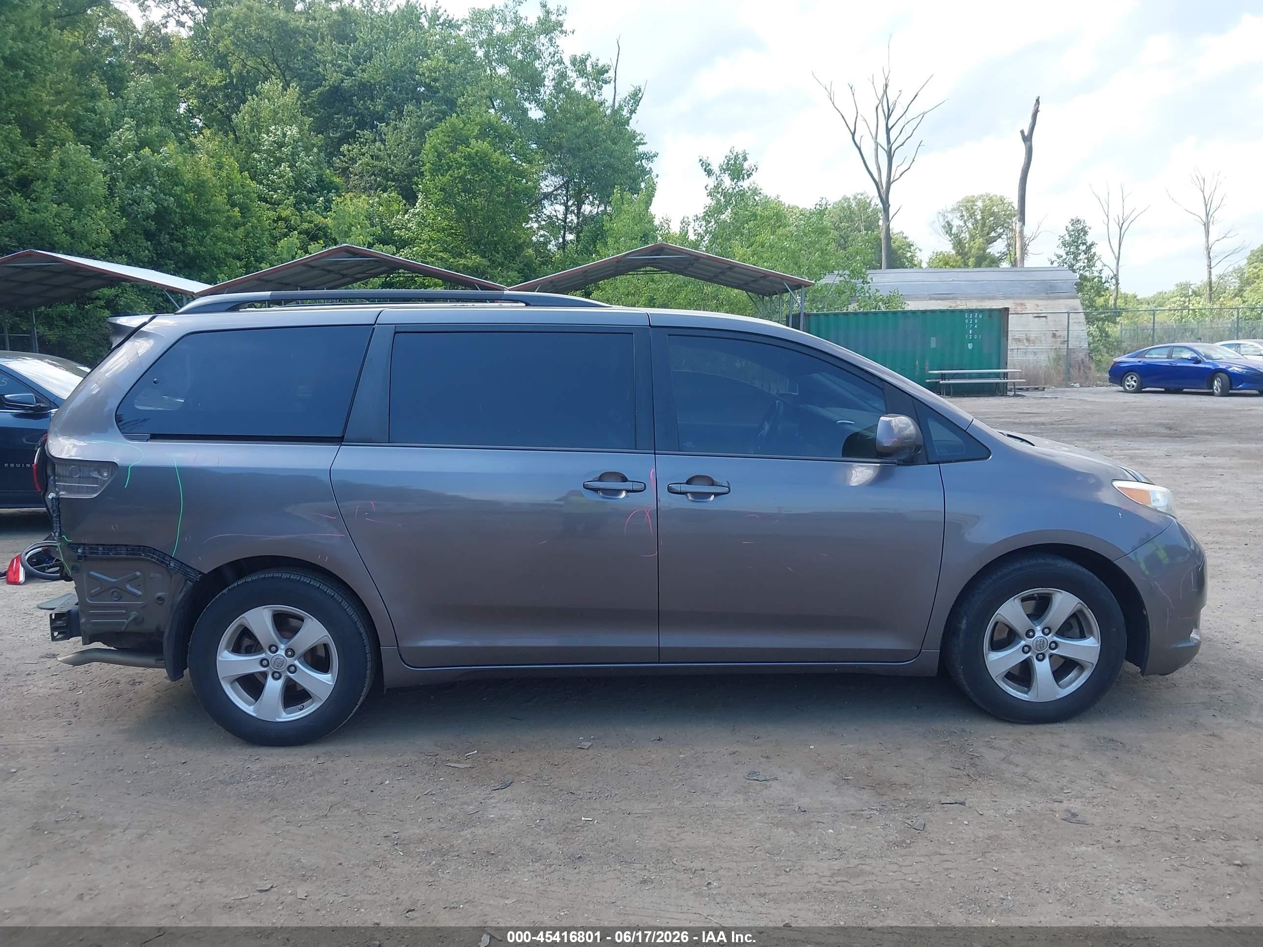 2015 Toyota Sienna Le 8 Passenger Gray vin: 5TDKK3DC3FS576521