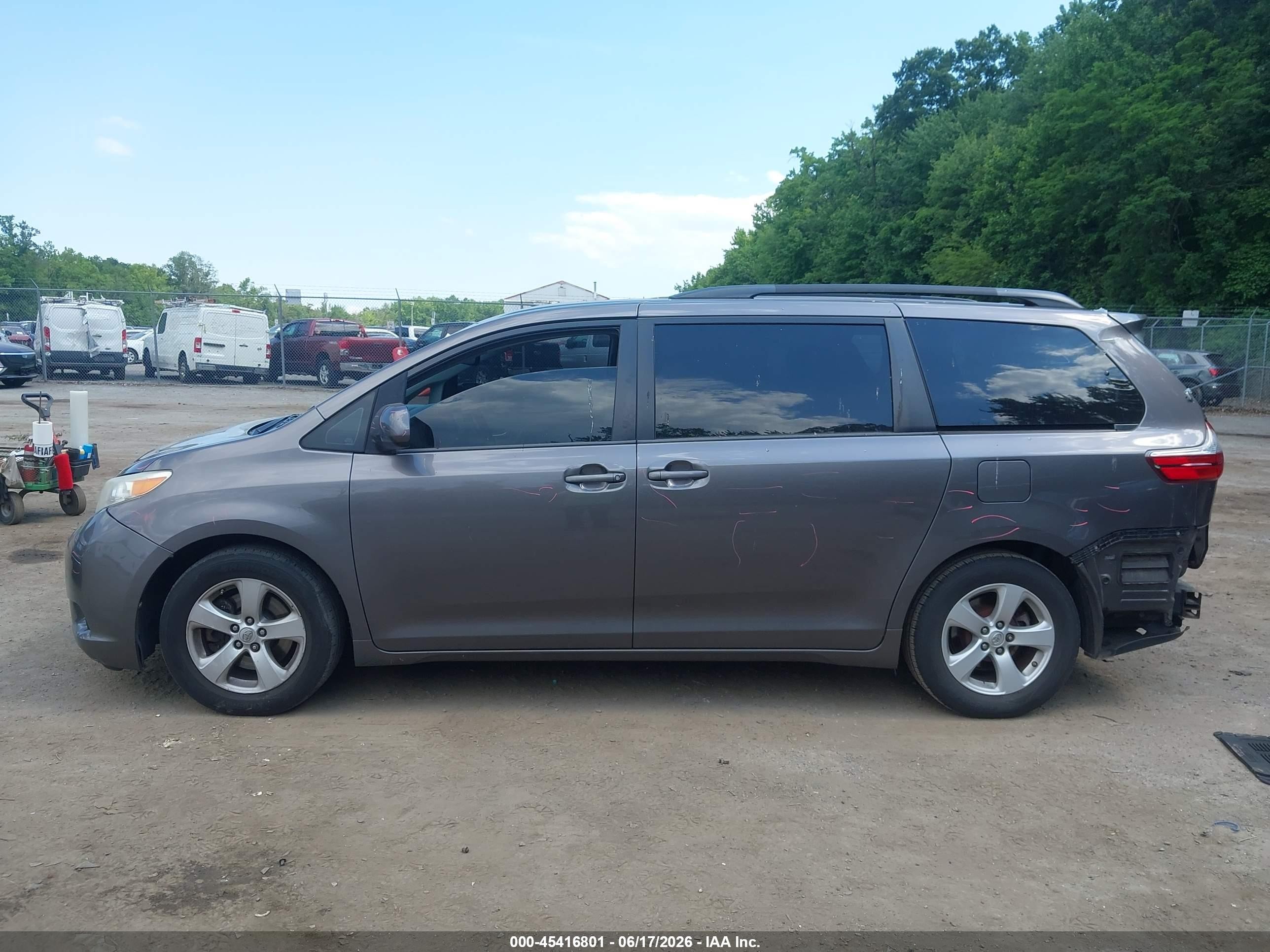 2015 Toyota Sienna Le 8 Passenger Gray vin: 5TDKK3DC3FS576521