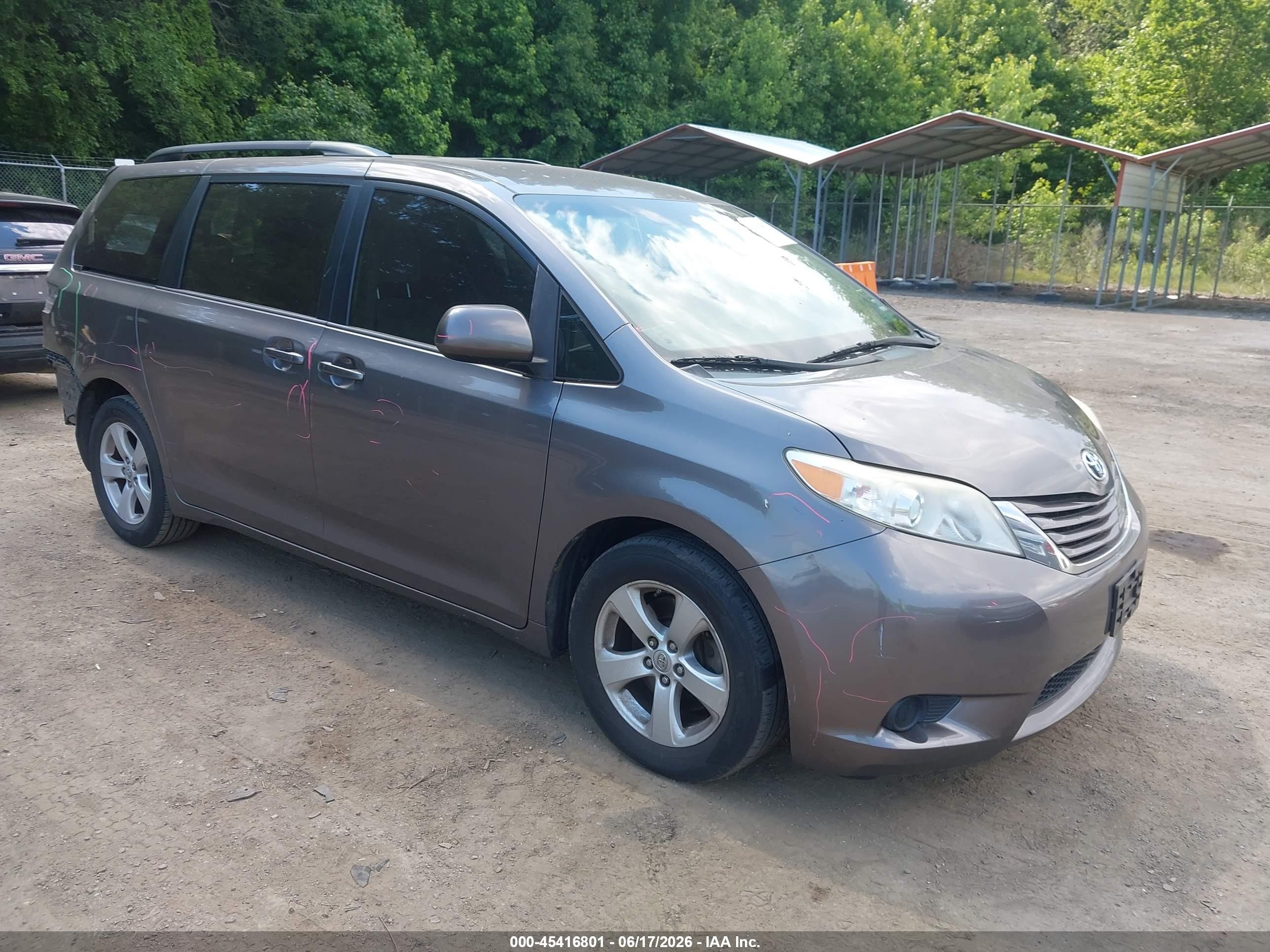 2015 Toyota Sienna Le 8 Passenger Gray vin: 5TDKK3DC3FS576521