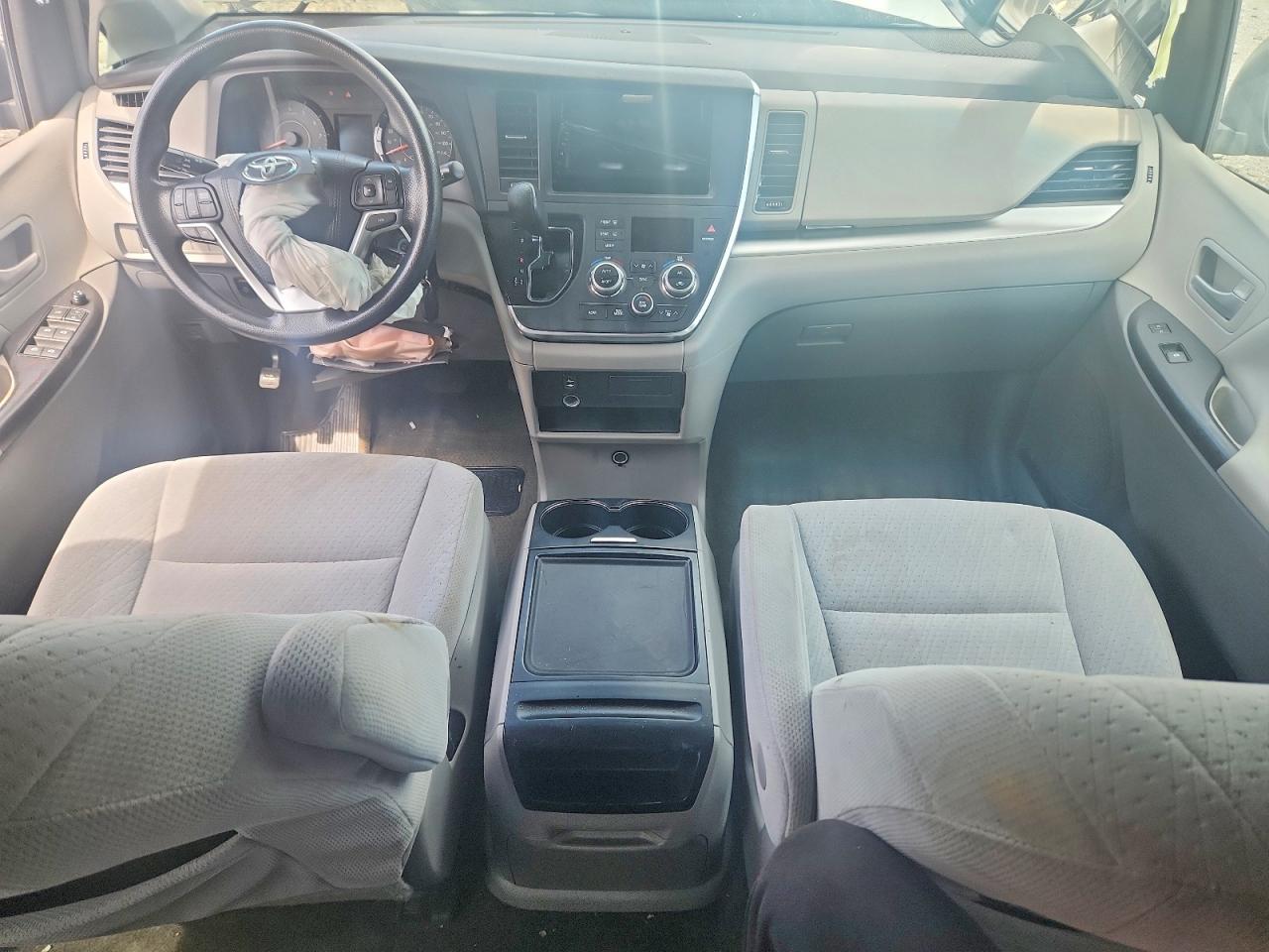 2015 Toyota Sienna Le Gray vin: 5TDKK3DC3FS581251