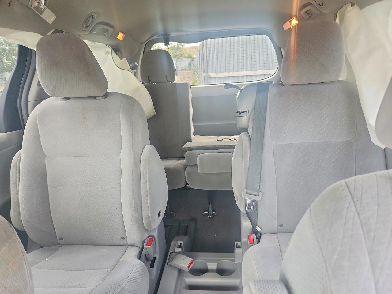 2015 Toyota Sienna Le Gray vin: 5TDKK3DC3FS581251