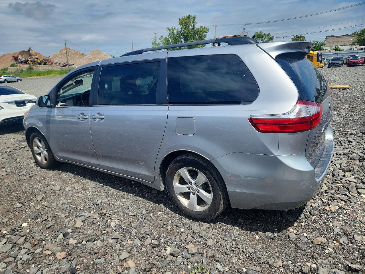 2015 Toyota Sienna Le Gray vin: 5TDKK3DC3FS581251