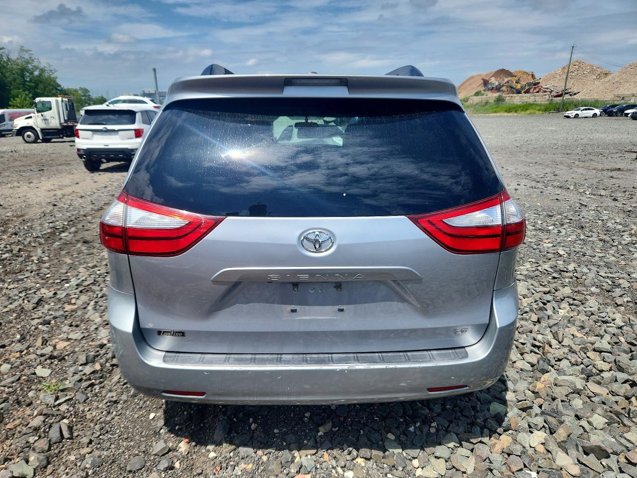 2015 Toyota Sienna Le Gray vin: 5TDKK3DC3FS581251