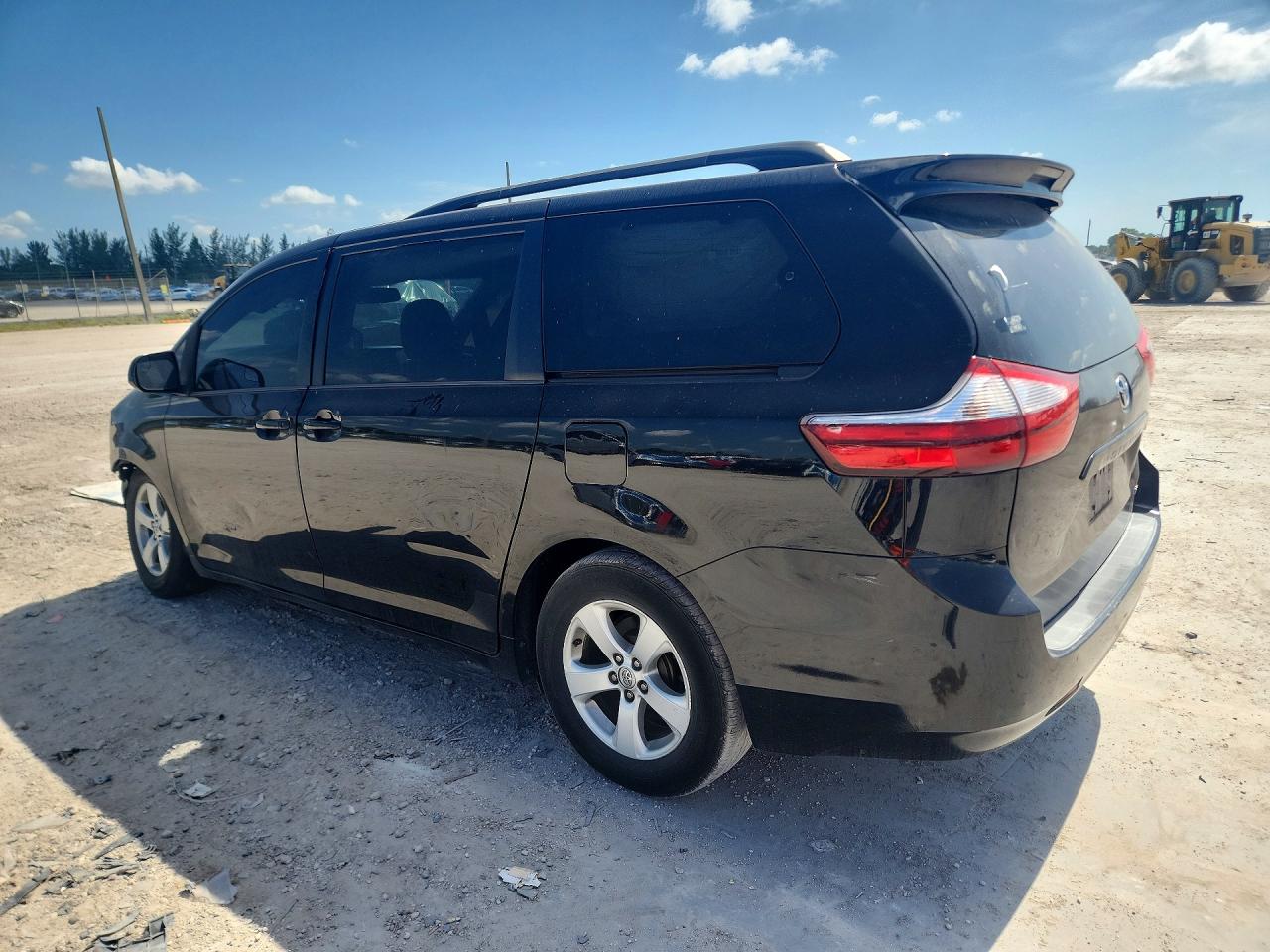 2015 Toyota Sienna Le Black vin: 5TDKK3DC3FS581718