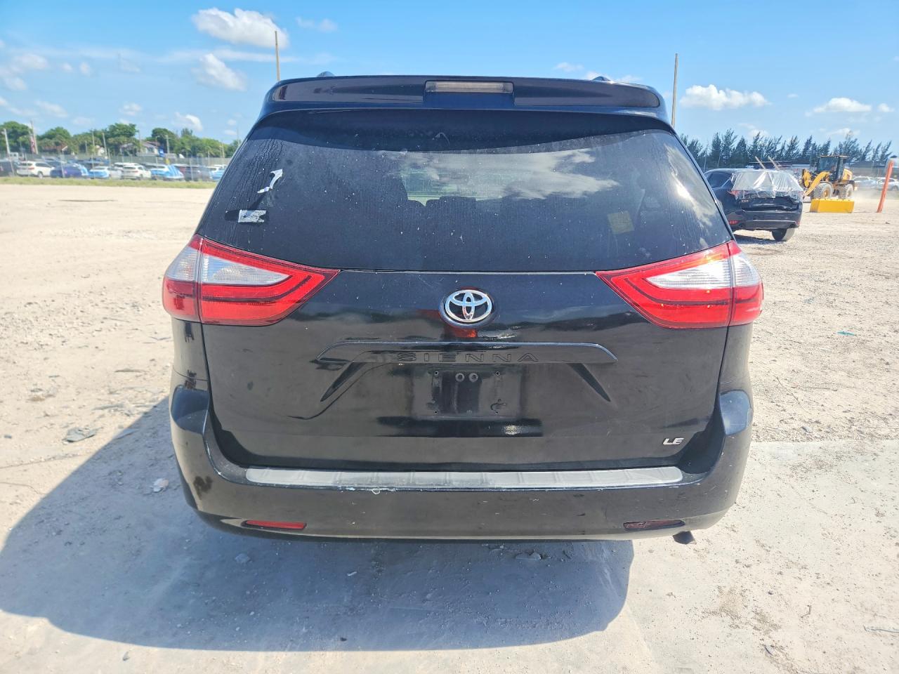 2015 Toyota Sienna Le Black vin: 5TDKK3DC3FS581718