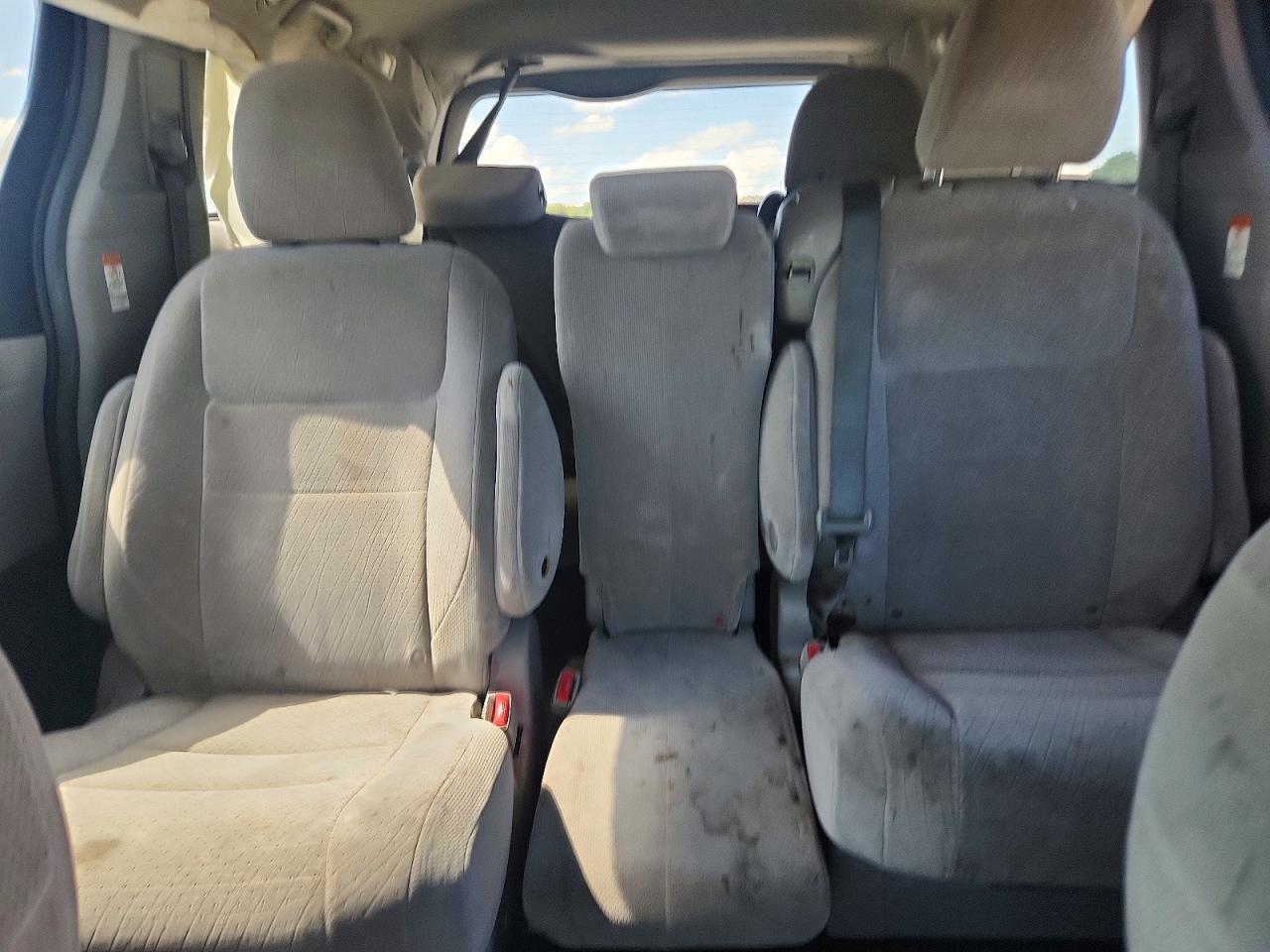 2015 Toyota Sienna Le Black vin: 5TDKK3DC3FS581718