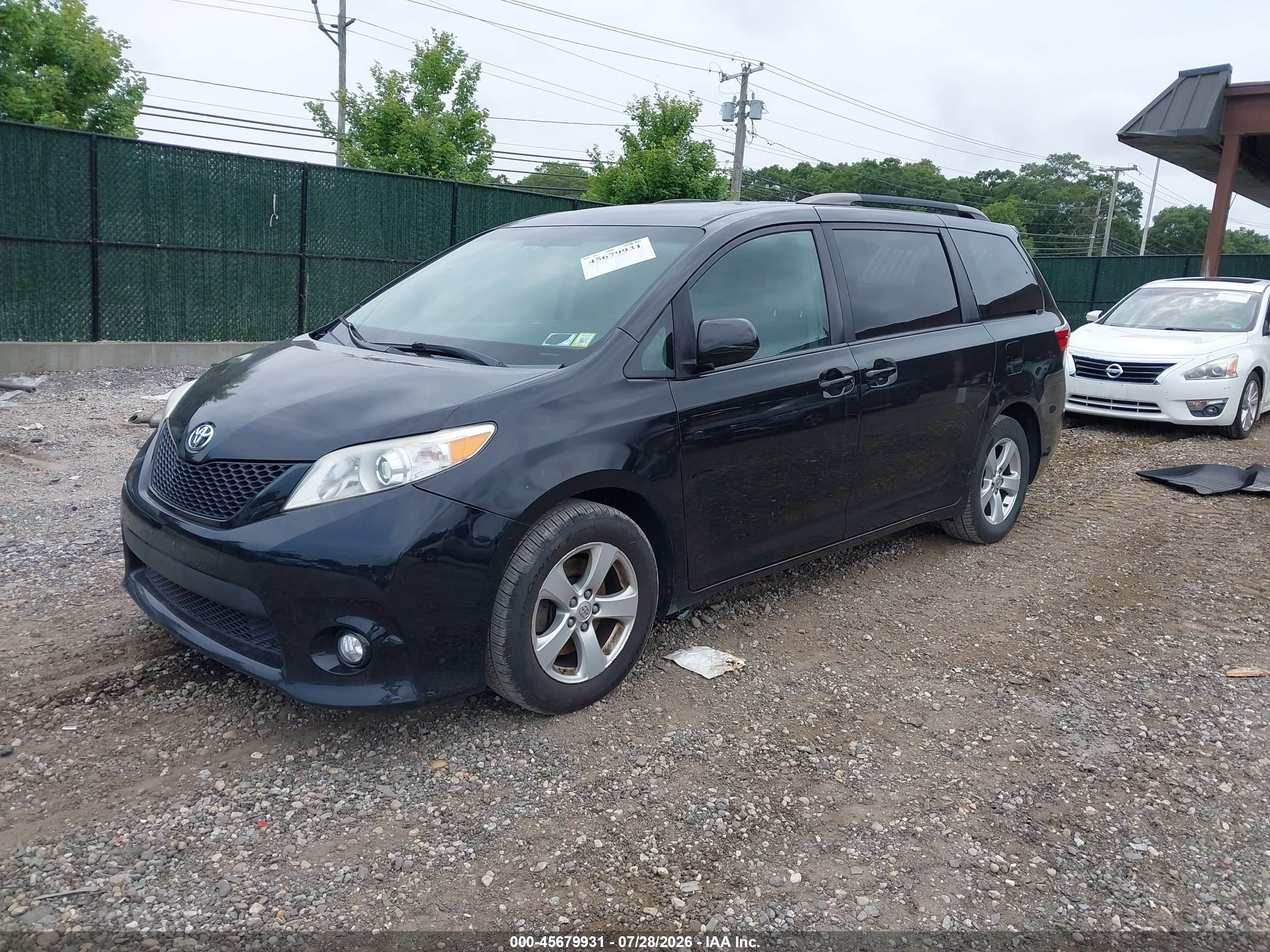2015 Toyota Sienna Le 8 Passenger Черный vin: 5TDKK3DC3FS604138