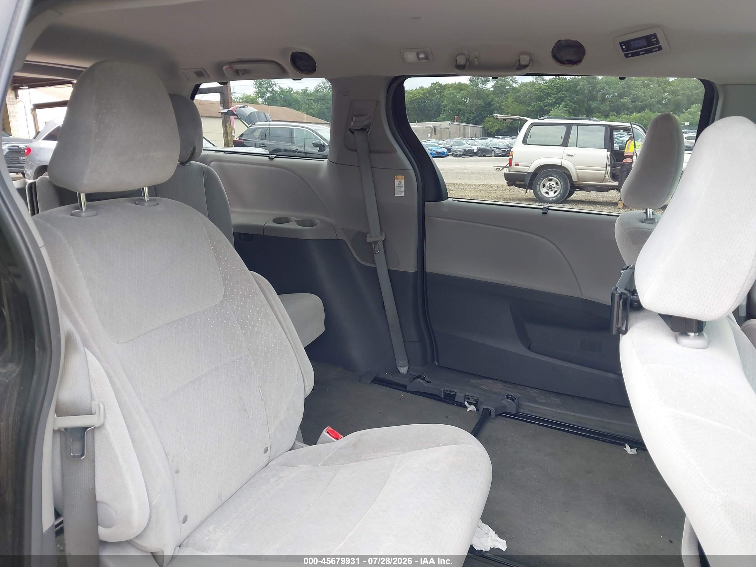 2015 Toyota Sienna Le 8 Passenger Черный vin: 5TDKK3DC3FS604138
