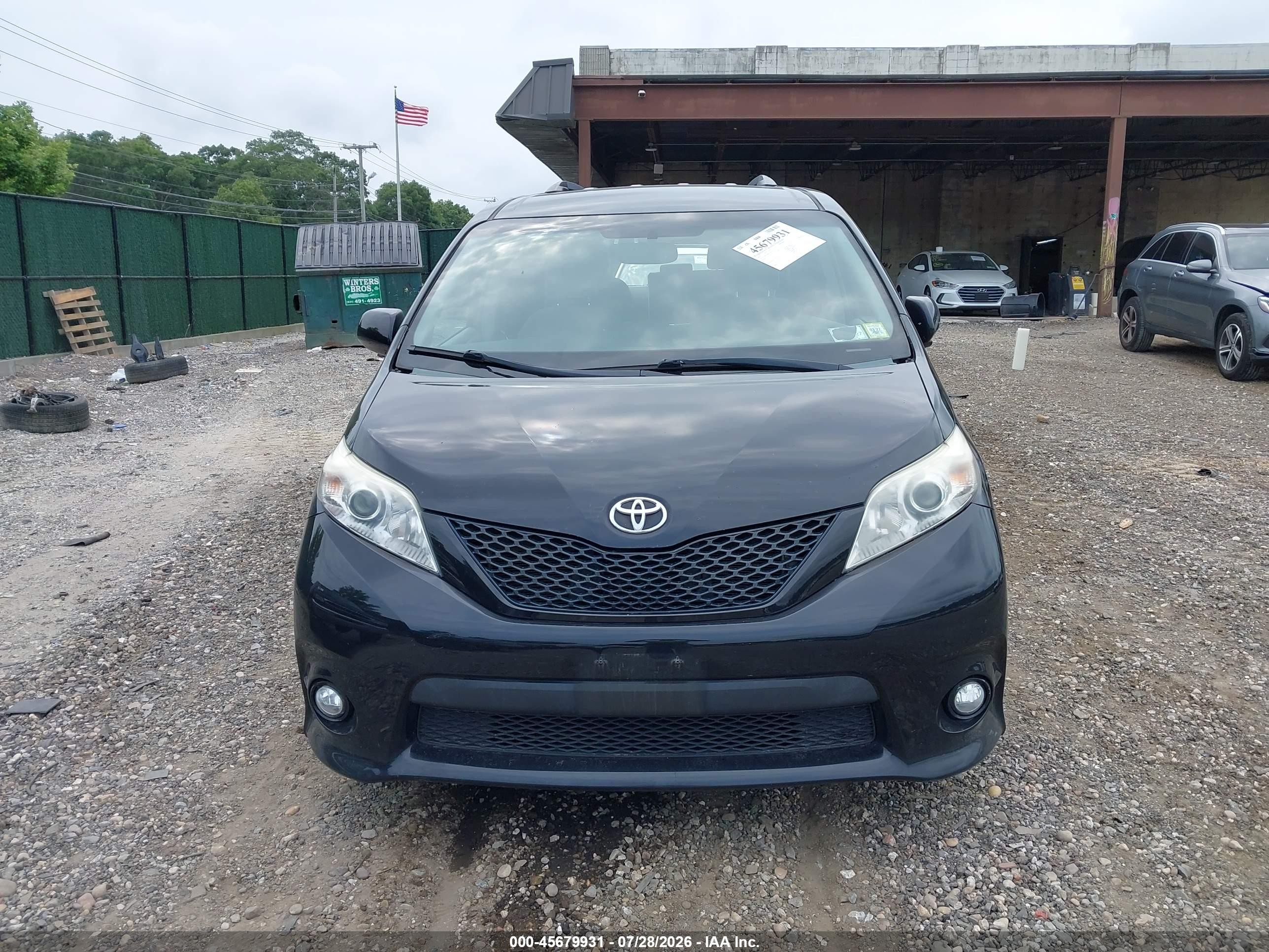 2015 Toyota Sienna Le 8 Passenger Черный vin: 5TDKK3DC3FS604138