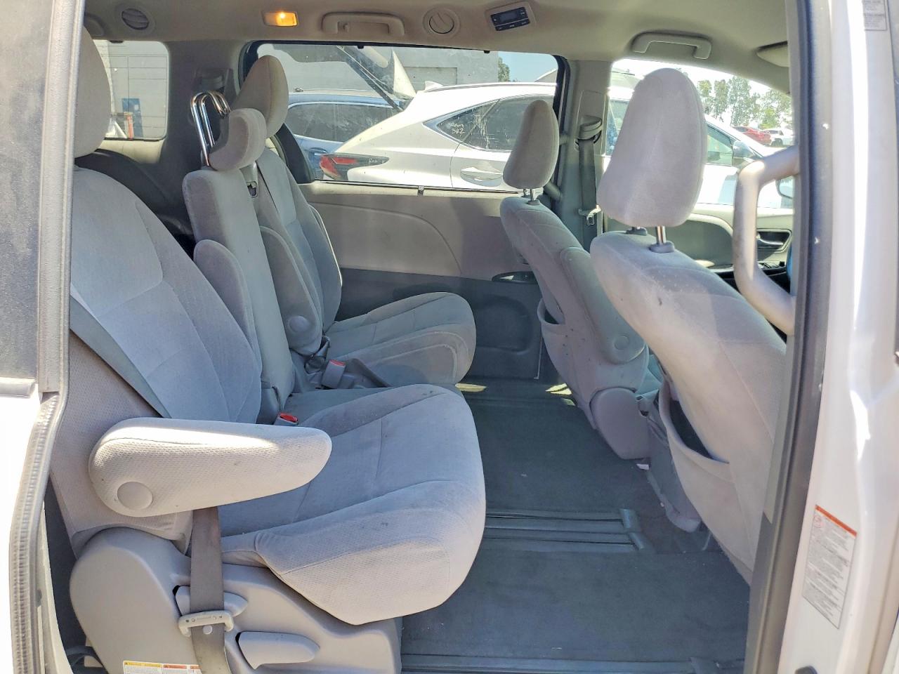 2015 Toyota Sienna Le Белый vin: 5TDKK3DC3FS630402