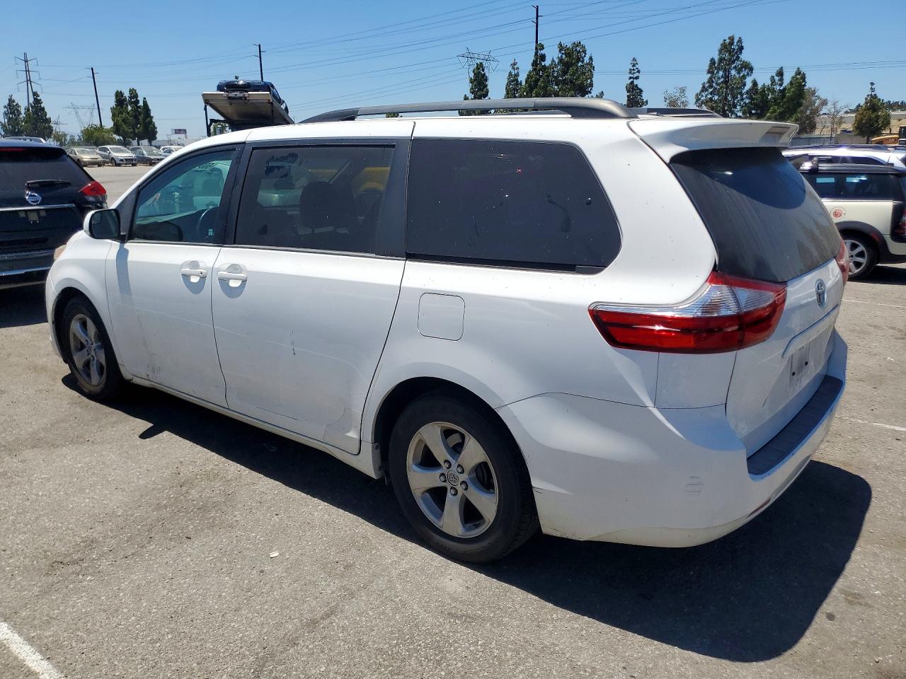 2015 Toyota Sienna Le Белый vin: 5TDKK3DC3FS630402