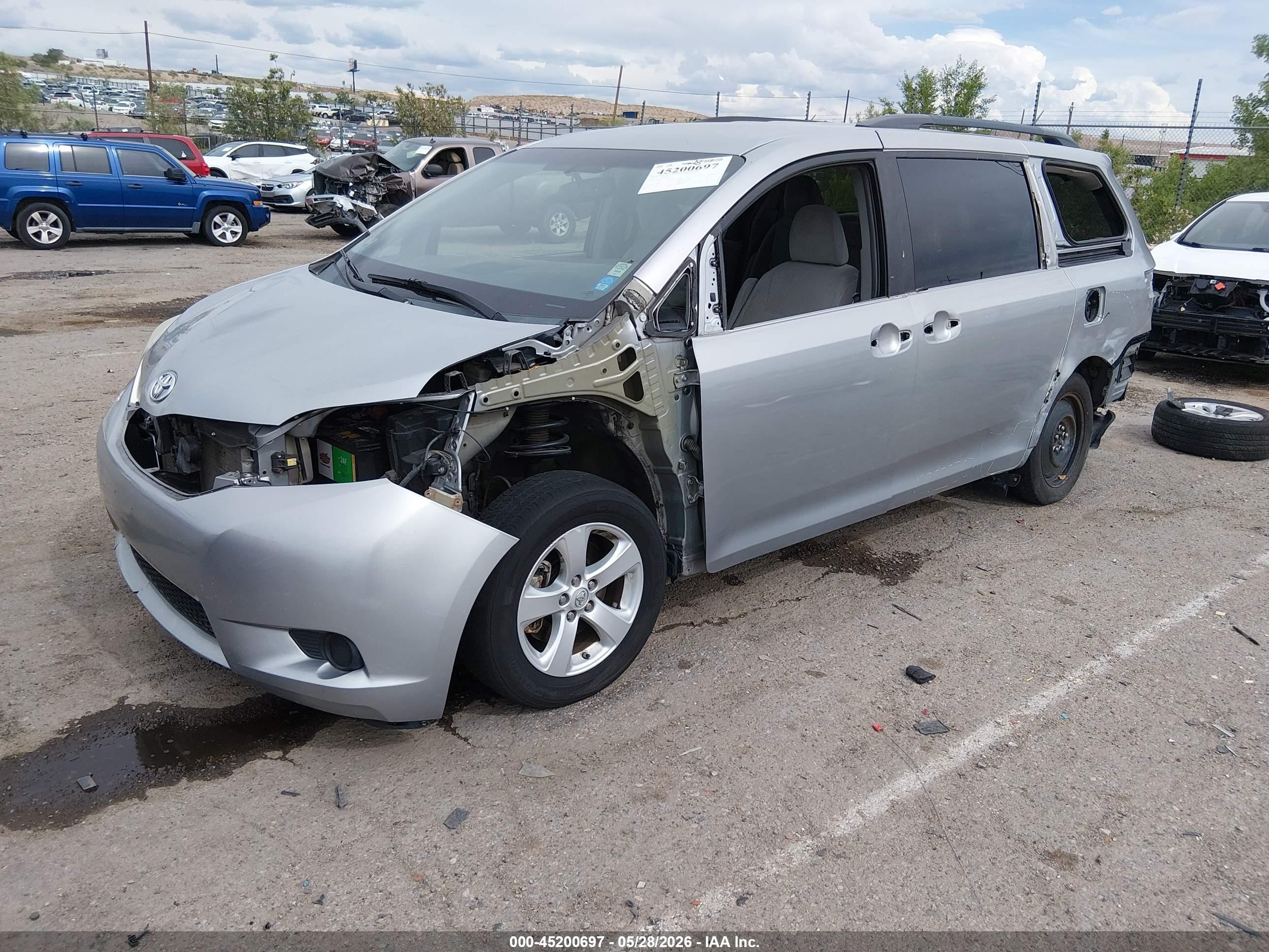 2015 Toyota Sienna Le 8 Passenger Silver vin: 5TDKK3DC3FS634840