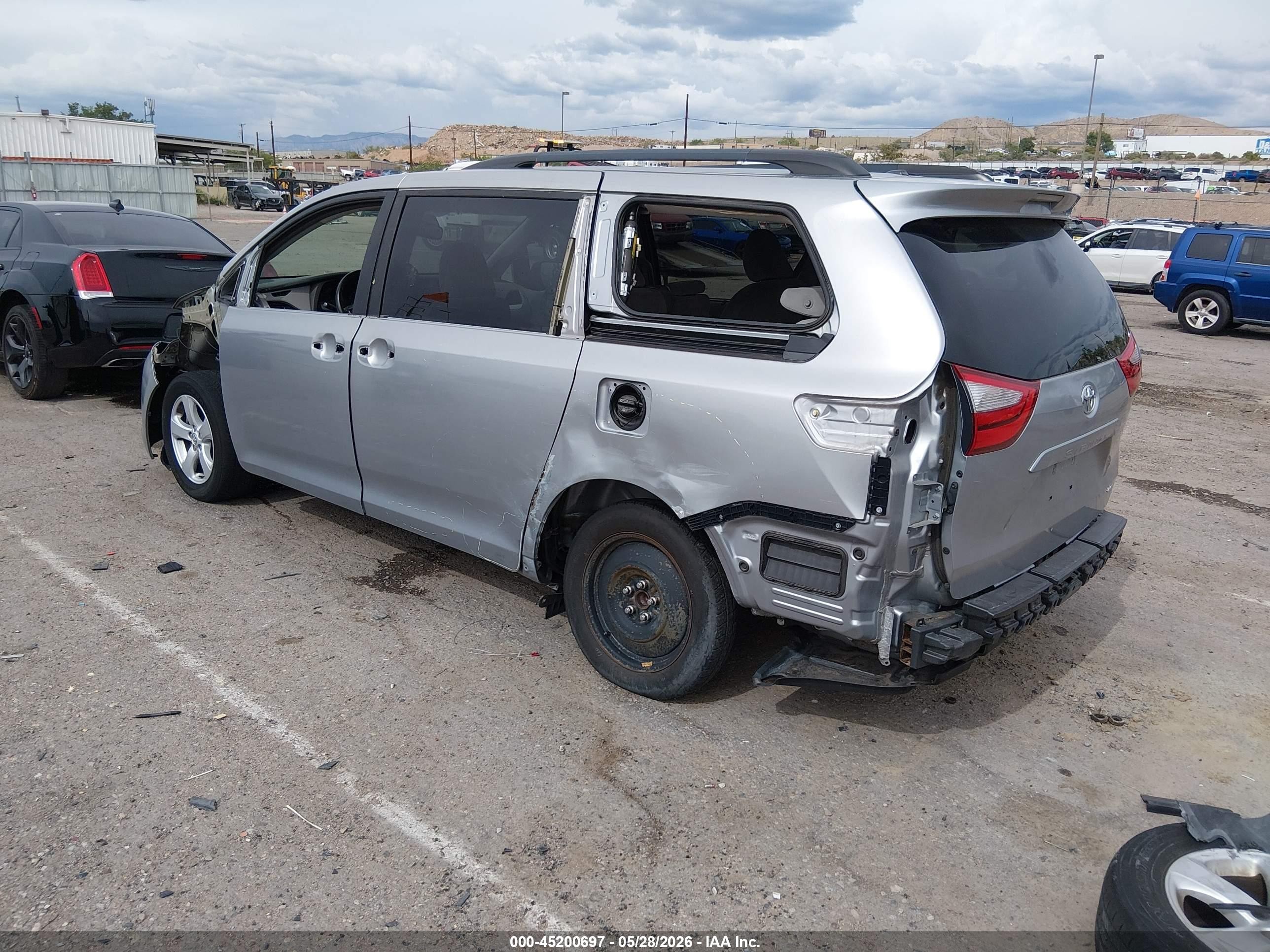 2015 Toyota Sienna Le 8 Passenger Silver vin: 5TDKK3DC3FS634840
