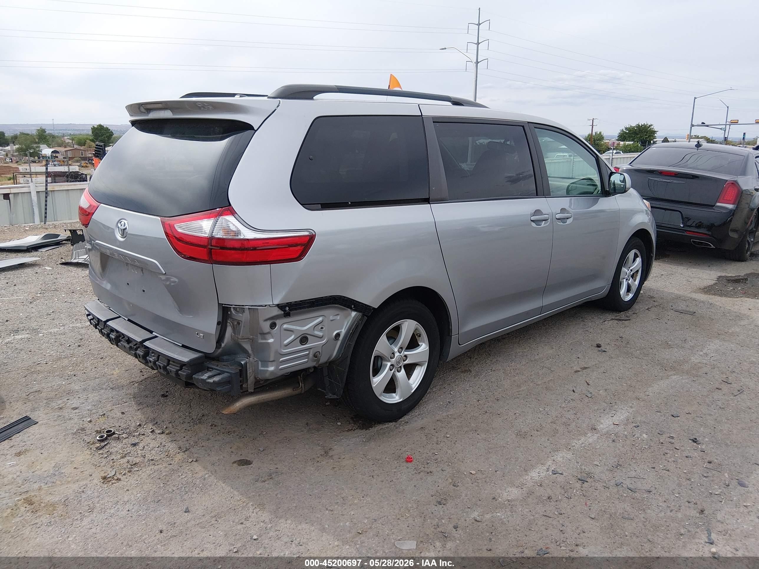 2015 Toyota Sienna Le 8 Passenger Silver vin: 5TDKK3DC3FS634840