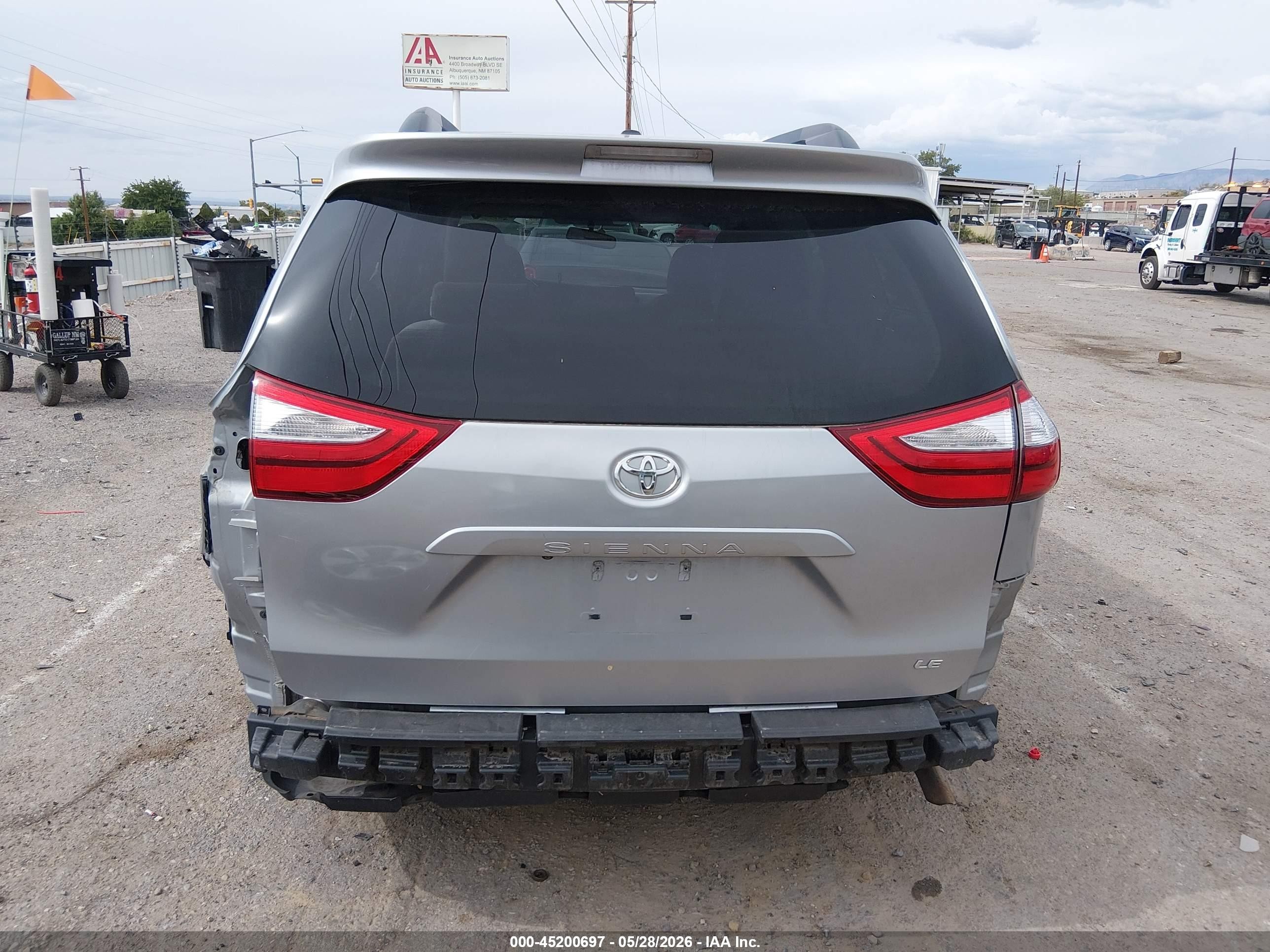 2015 Toyota Sienna Le 8 Passenger Silver vin: 5TDKK3DC3FS634840