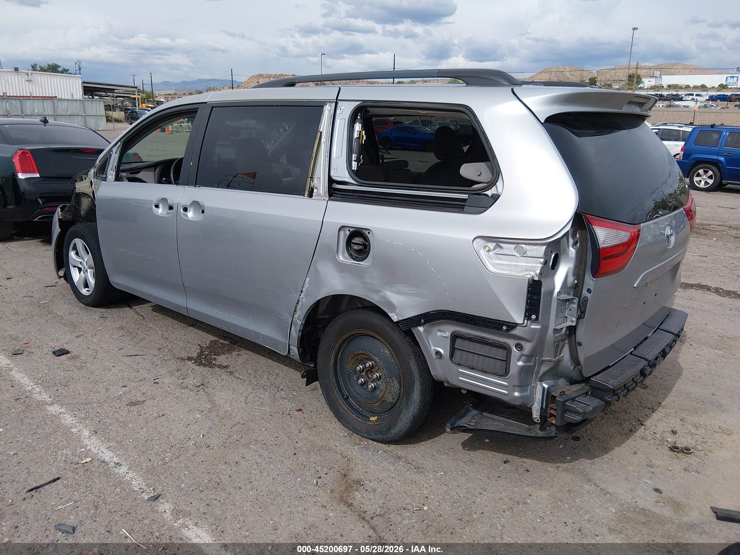 2015 Toyota Sienna Le 8 Passenger Silver vin: 5TDKK3DC3FS634840