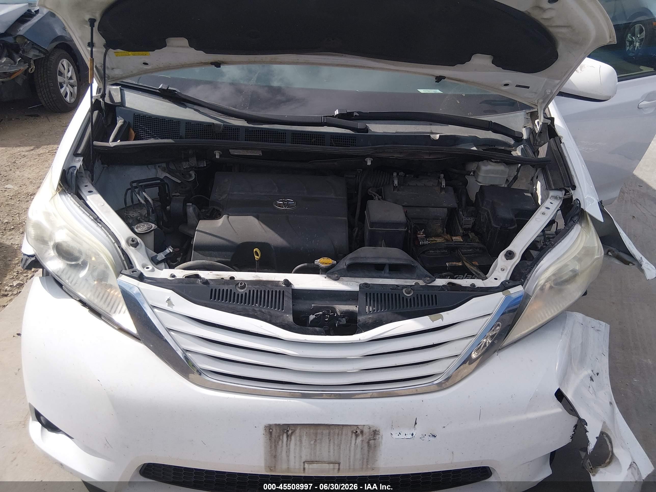 2015 Toyota Sienna Le 8 Passenger White vin: 5TDKK3DC3FS641416