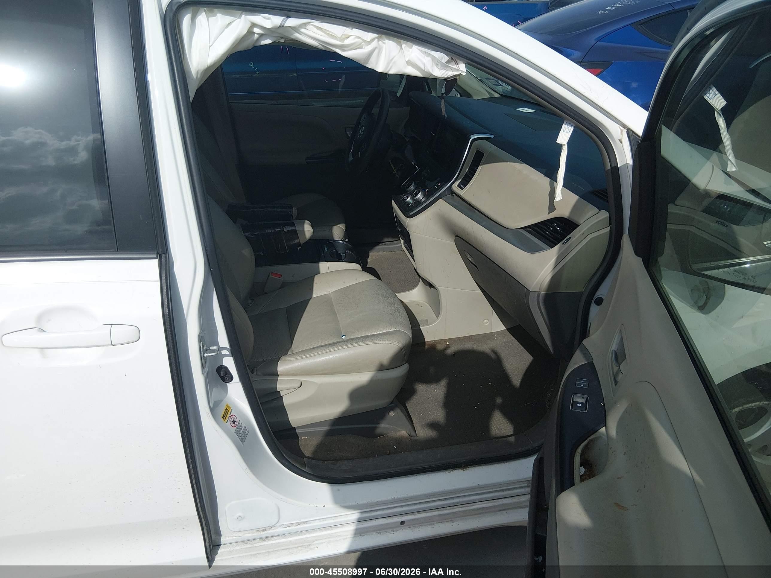 2015 Toyota Sienna Le 8 Passenger White vin: 5TDKK3DC3FS641416