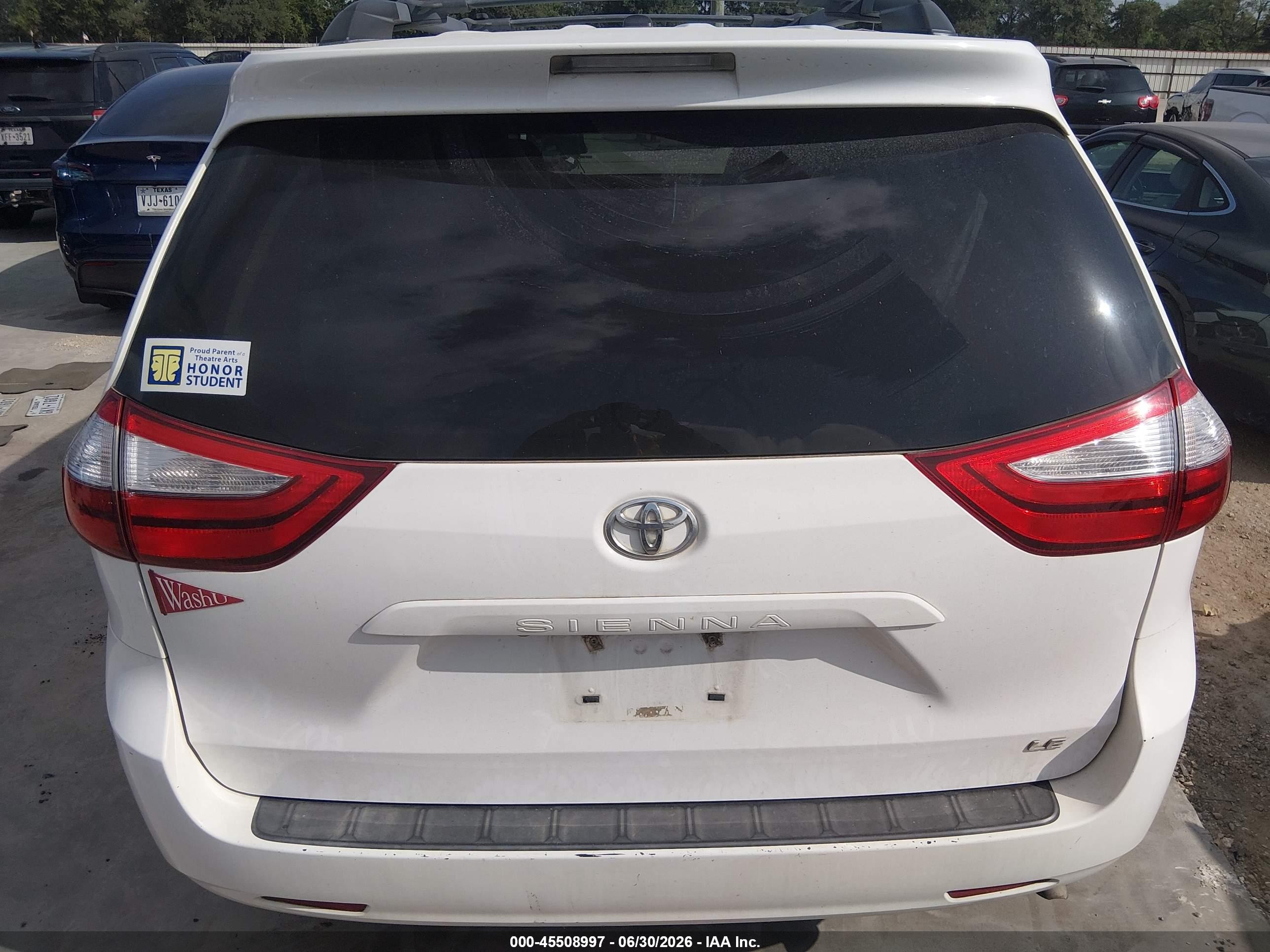 2015 Toyota Sienna Le 8 Passenger White vin: 5TDKK3DC3FS641416