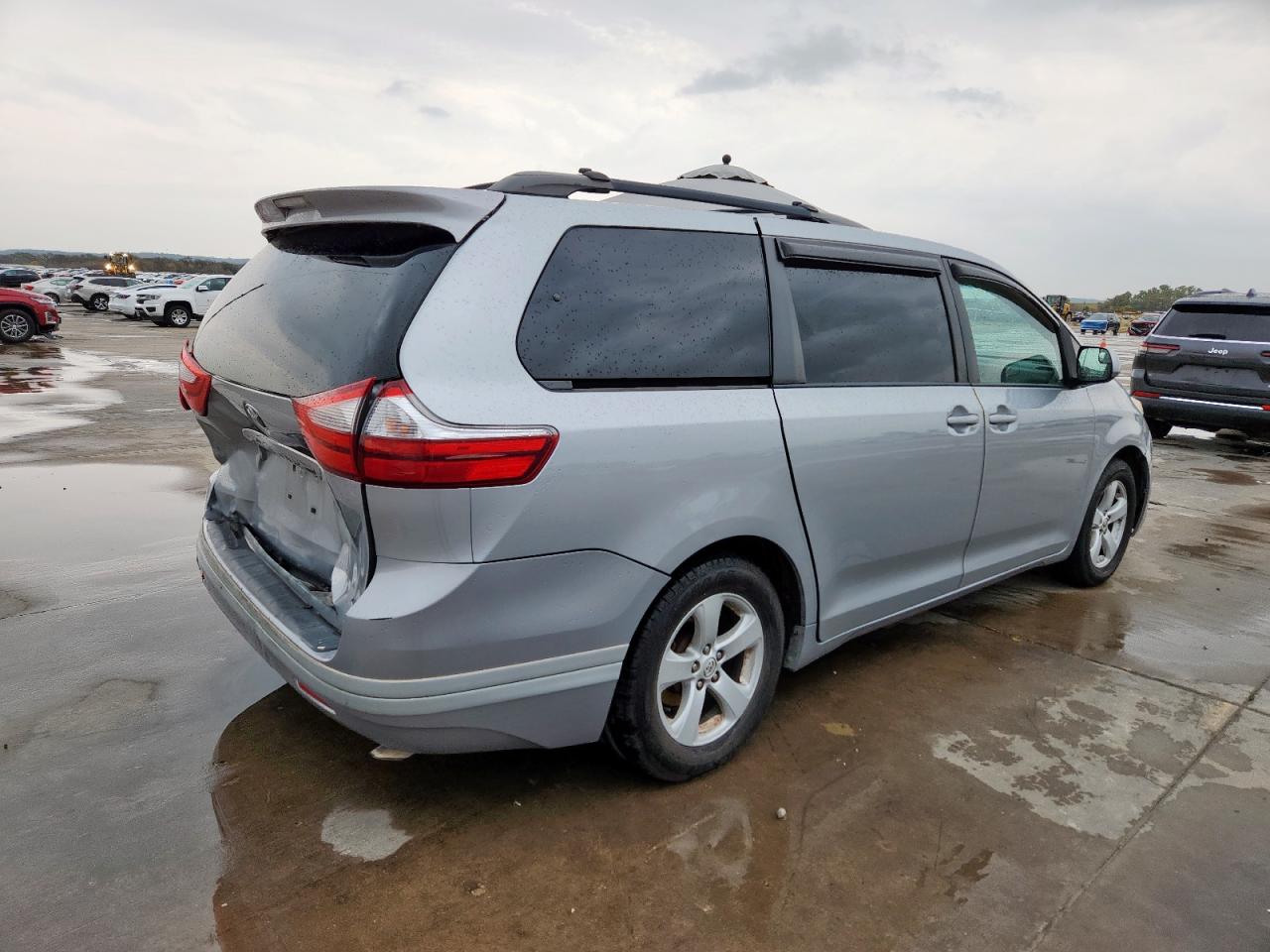 2015 Toyota Sienna Le Silver vin: 5TDKK3DC3FS661794