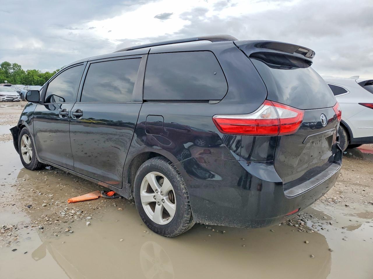 2015 Toyota Sienna Le Черный vin: 5TDKK3DC3FS678353