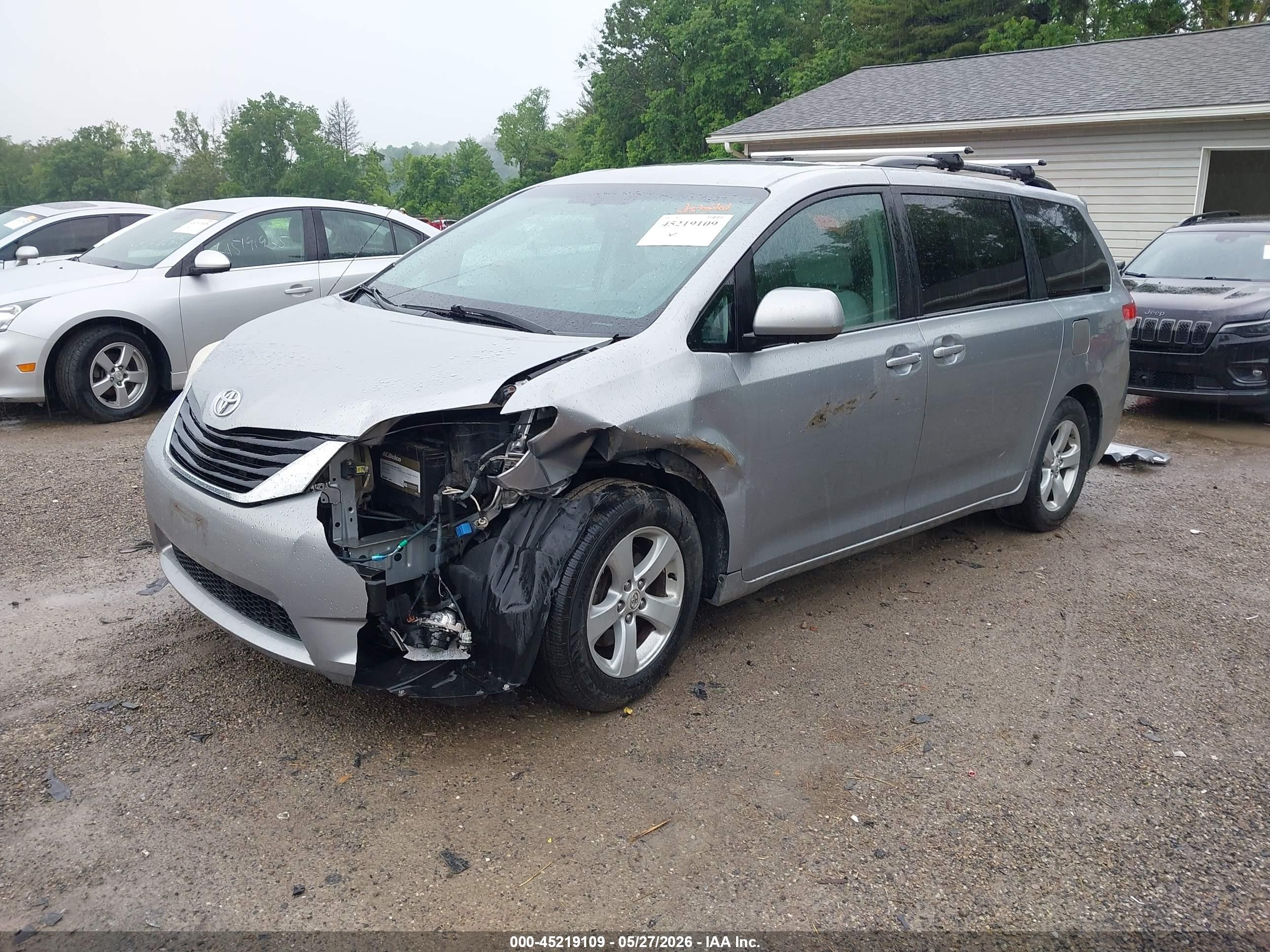 2011 Toyota Sienna Le V6 Silver vin: 5TDKK3DC4BS003251