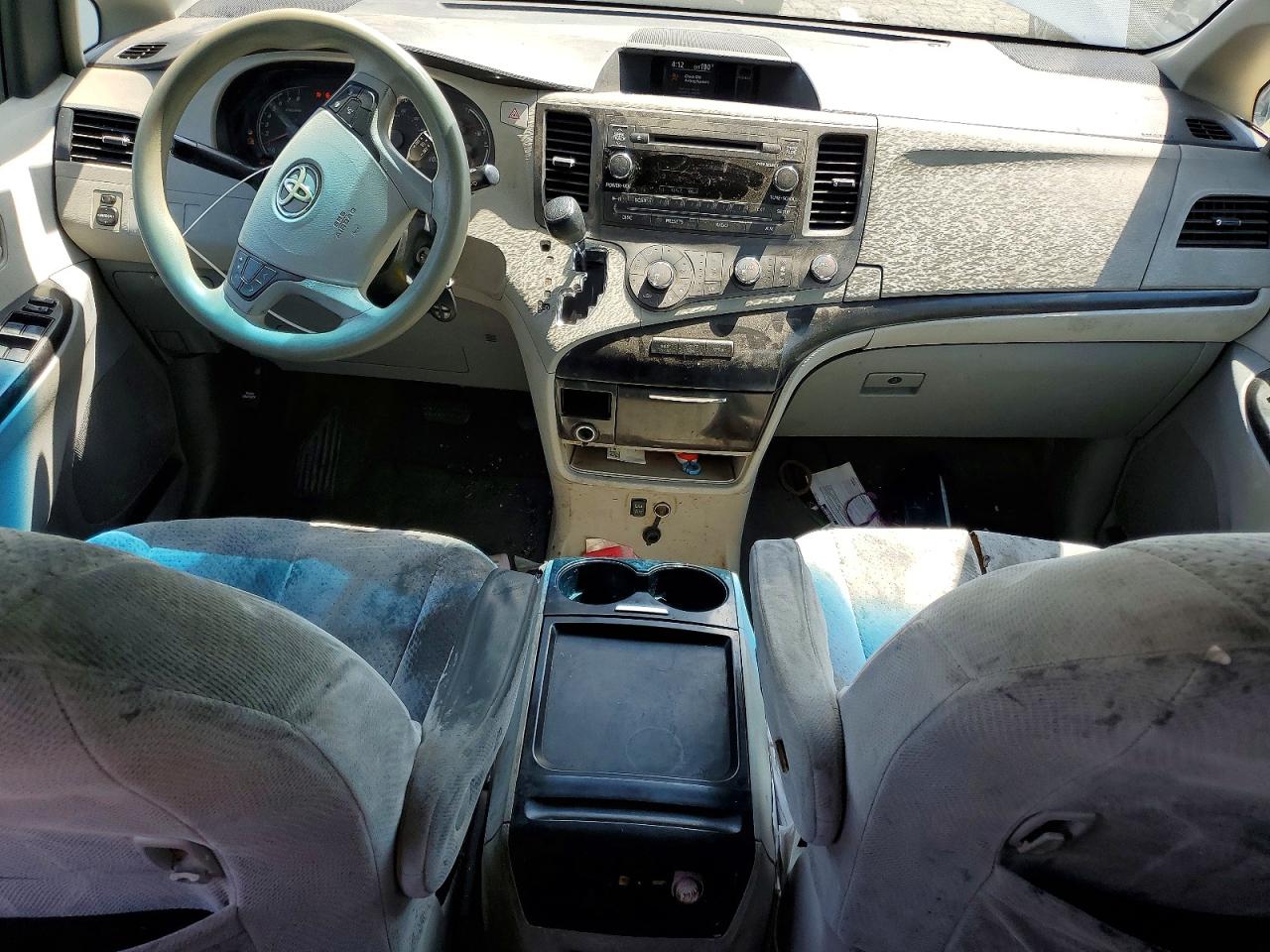 2011 Toyota Sienna Le Silver vin: 5TDKK3DC4BS020387