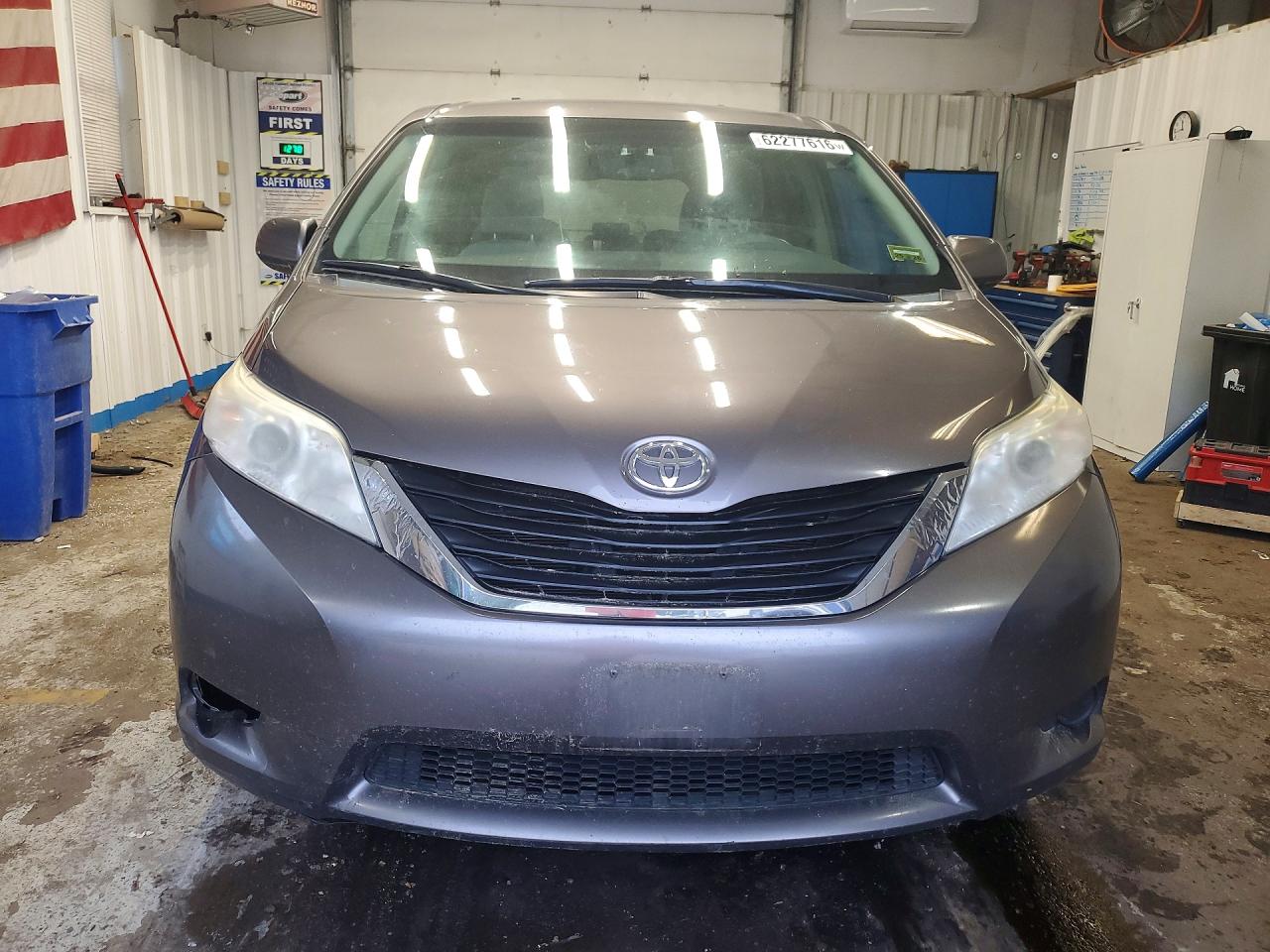 2011 Toyota Sienna Le Gray vin: 5TDKK3DC4BS027386